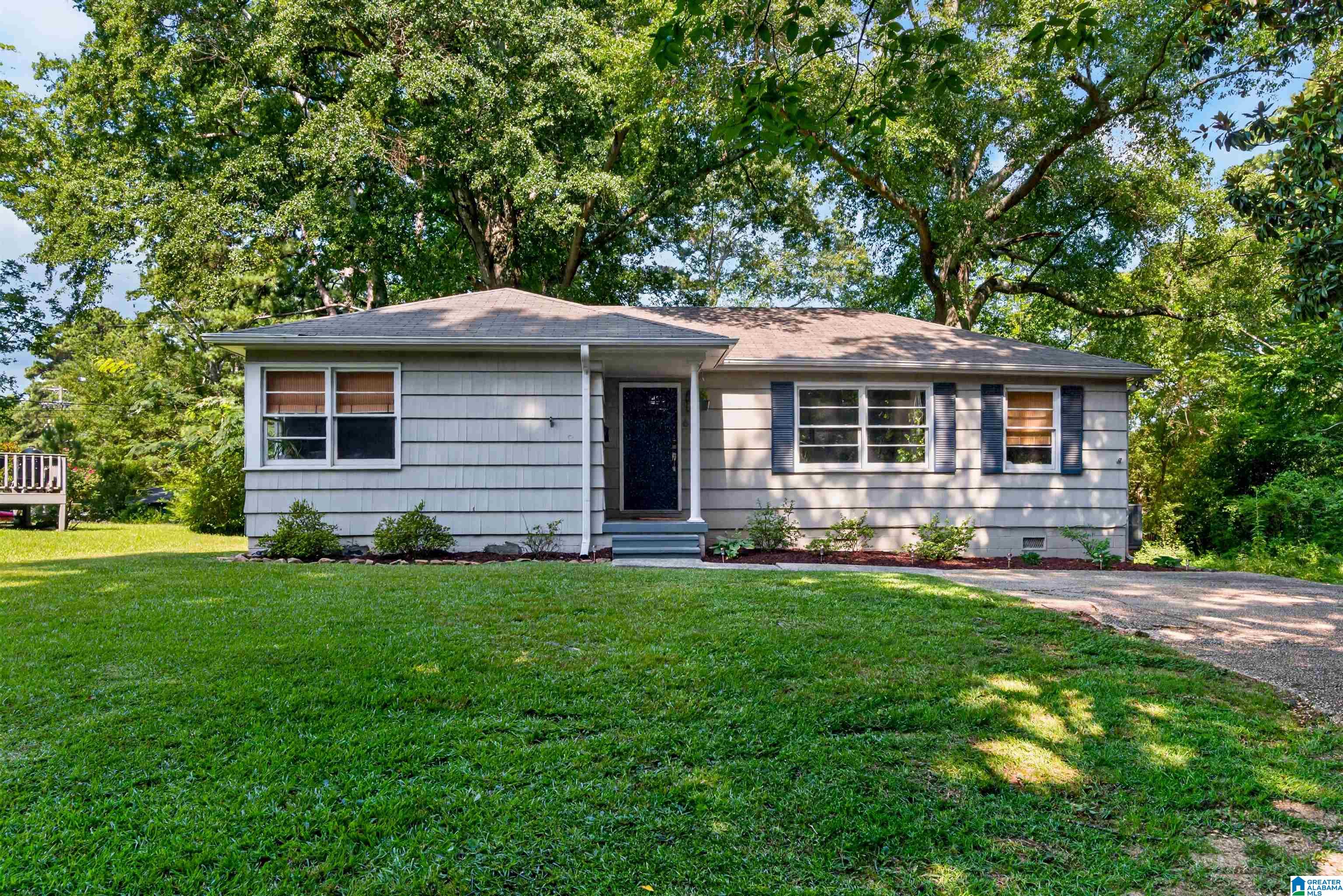 Single family home for sale at 636 Oakdale St, Birmingham, AL 35209 | MLS# 21465358