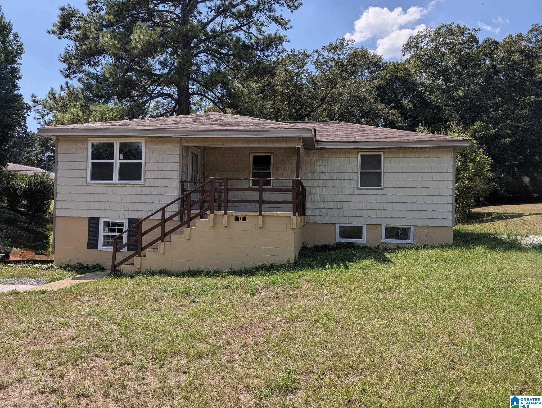 502 W LAKE DRIVE