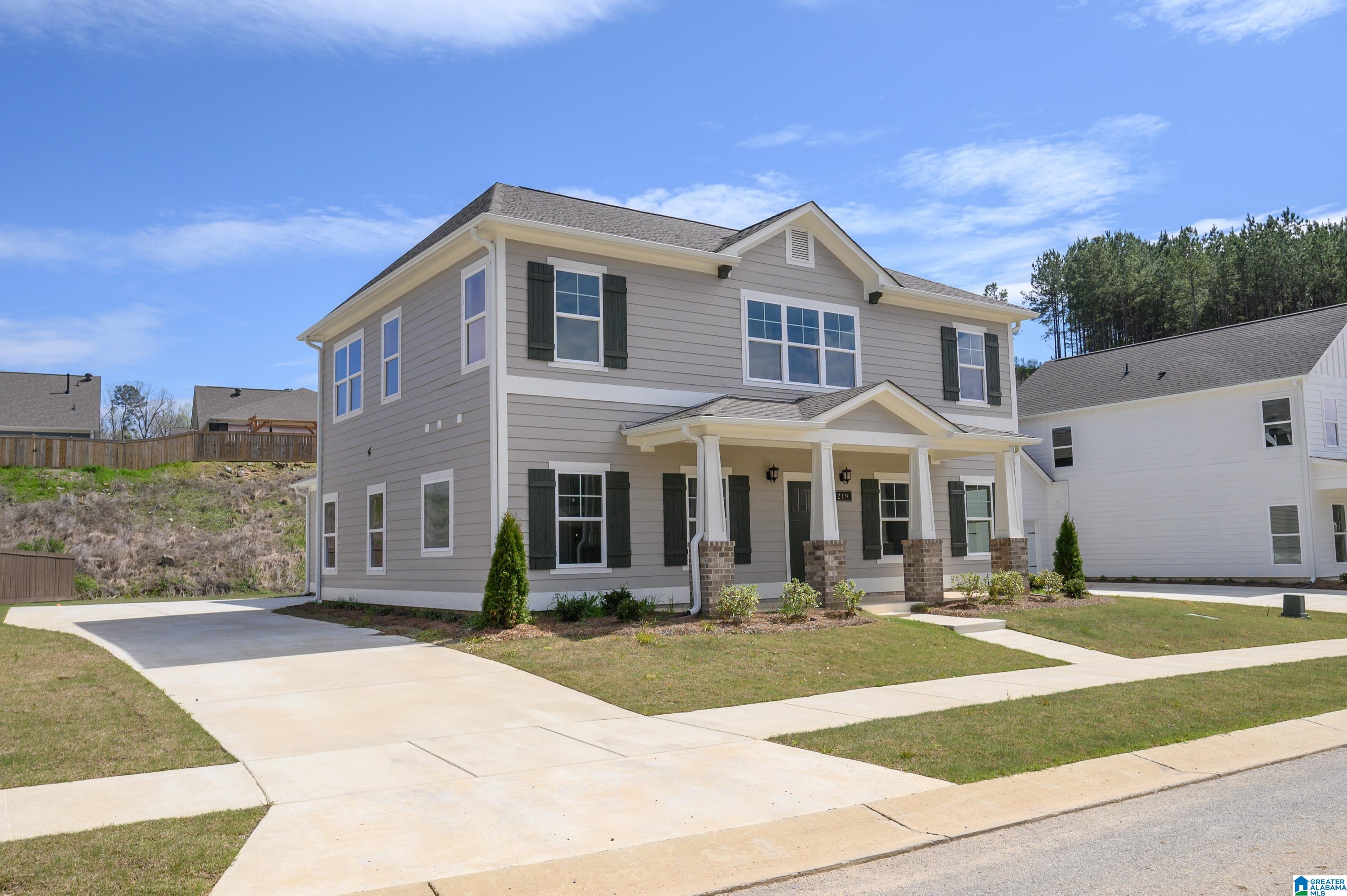 Photo 2 of Single family home for sale at 231 Ridge Blvd, Alabaster, AL 35007 | MLS# 21465362 | Listing updated on 2026-09-19