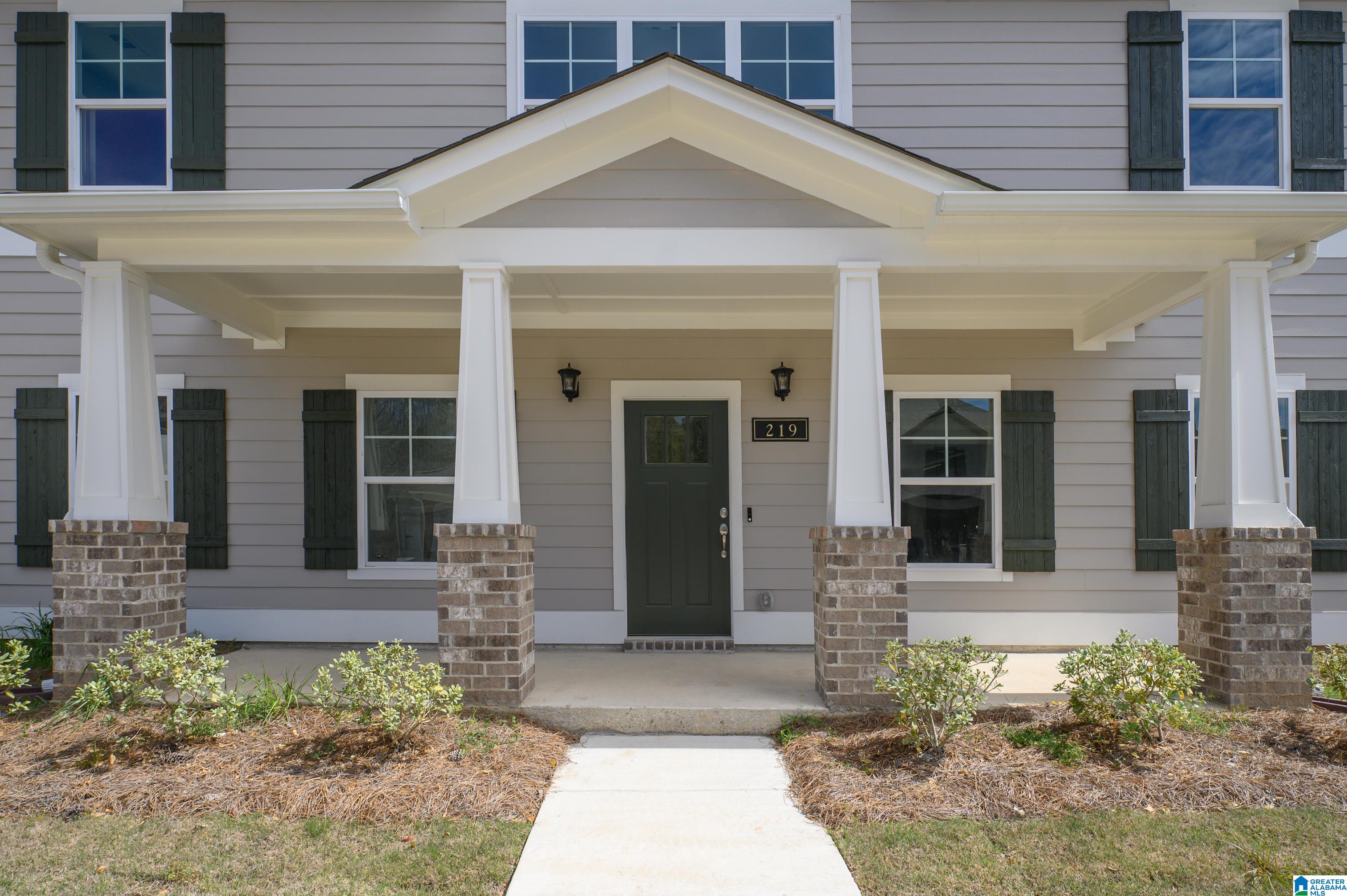 Photo 3 of Single family home for sale at 231 Ridge Blvd, Alabaster, AL 35007 | MLS# 21465362 | Listing updated on 2026-09-19