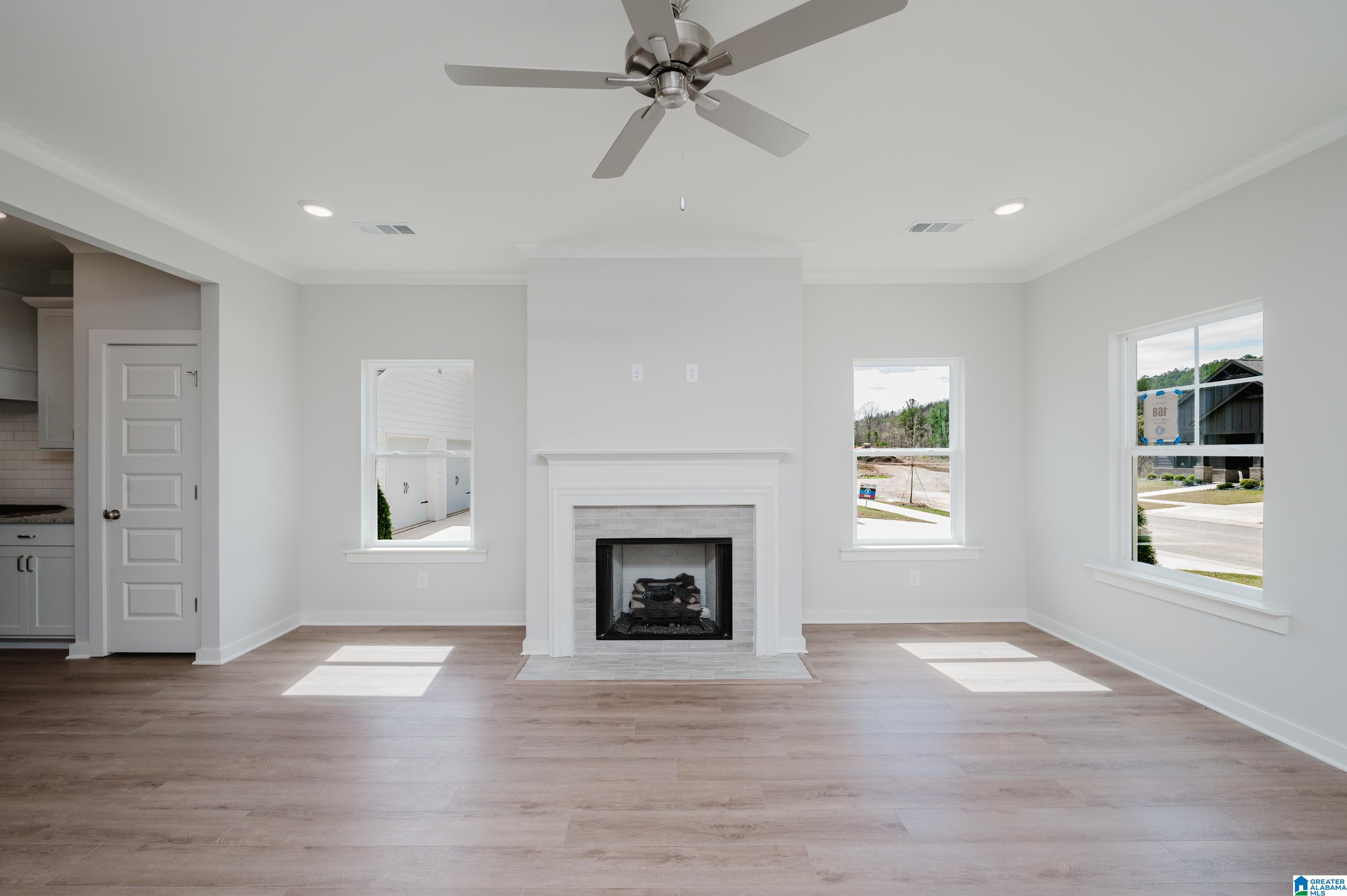 Photo 4 of Single family home for sale at 231 Ridge Blvd, Alabaster, AL 35007 | MLS# 21465362 | Listing updated on 2026-09-19