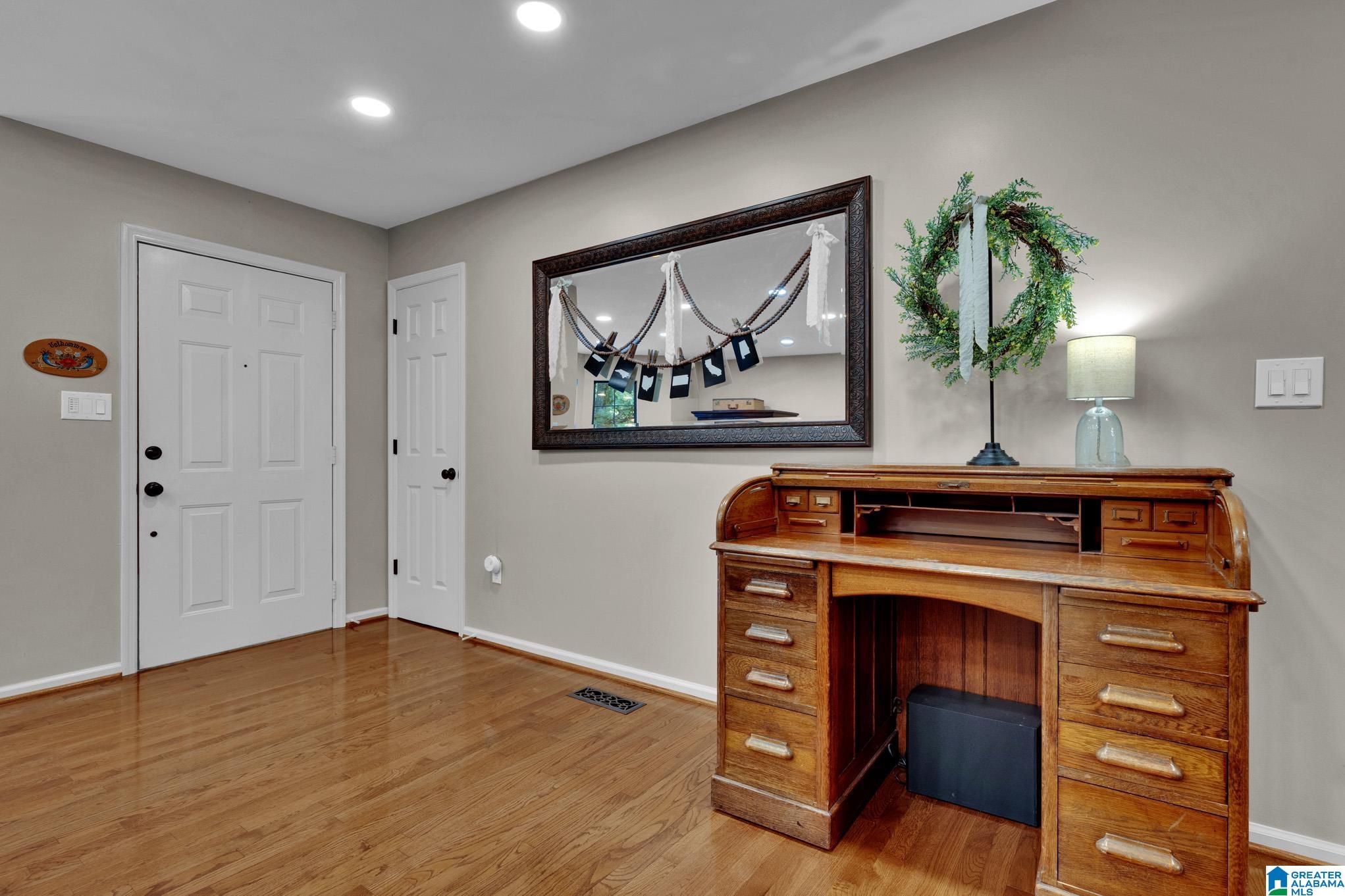 Photo 3 of Single family home for sale at 181 W Shugart Ridge Rd, Gardendale, AL 35071 | MLS# 21465363 | Listing updated on 2026-09-19