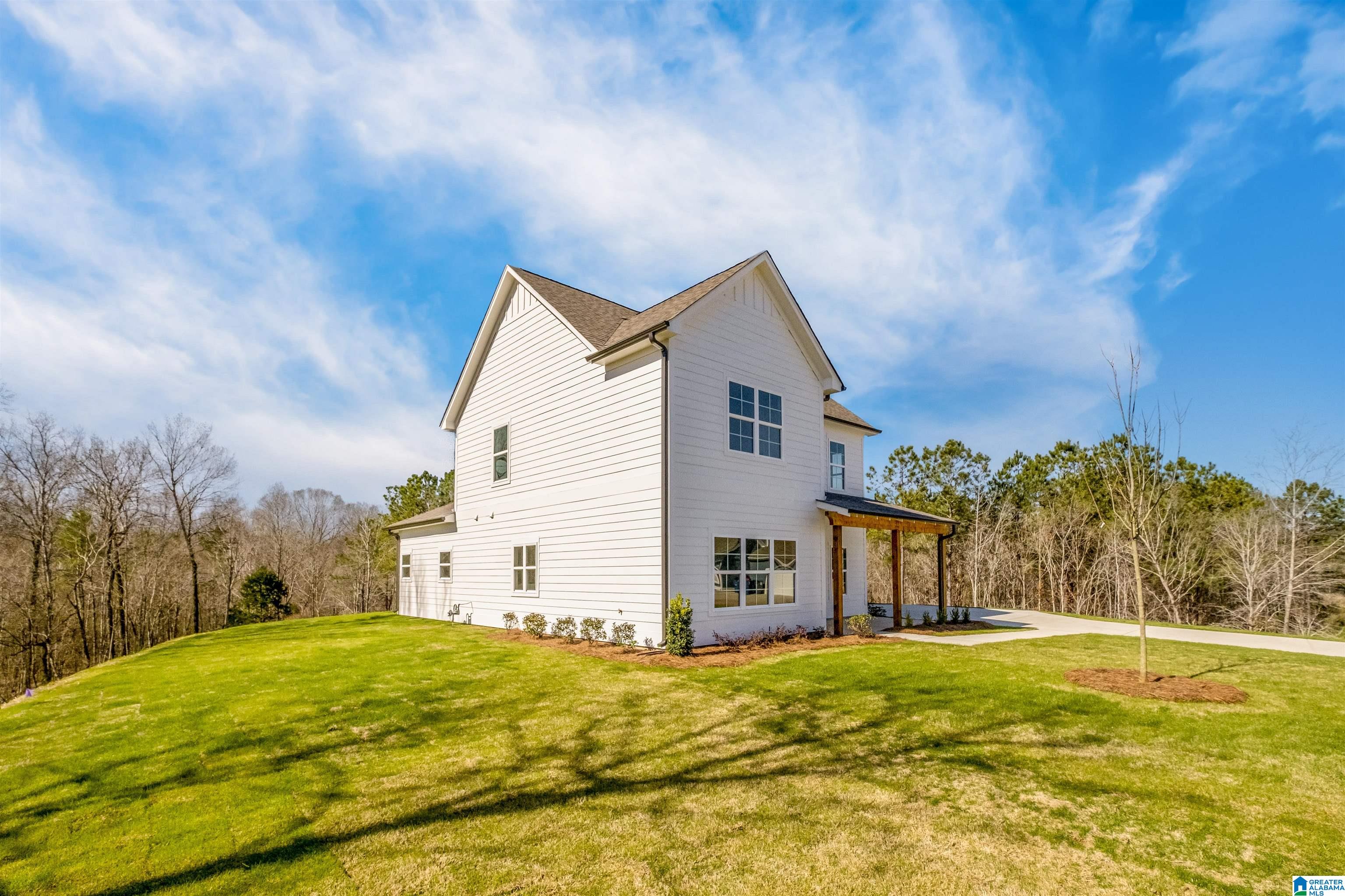 Photo 3 of Single family home for sale at 243 Ridge Blvd, Alabaster, AL 35007 | MLS# 21465366 | Listing updated on 2026-09-21