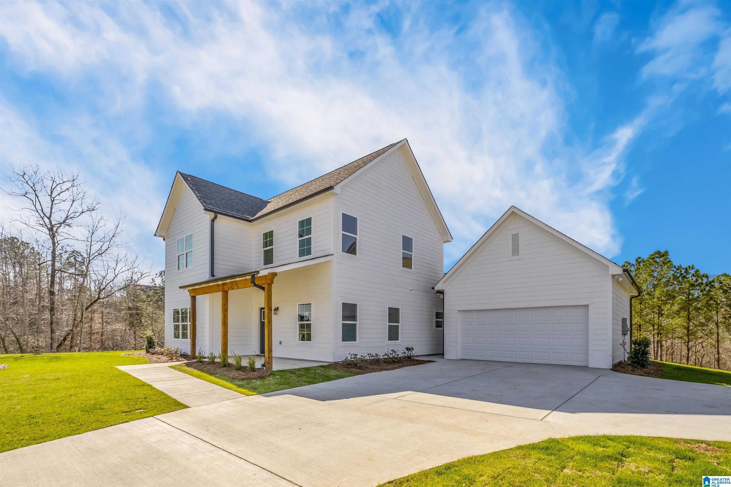 Photo 4 of Single family home for sale at 243 Ridge Blvd, Alabaster, AL 35007 | MLS# 21465366 | Listing updated on 2026-09-21