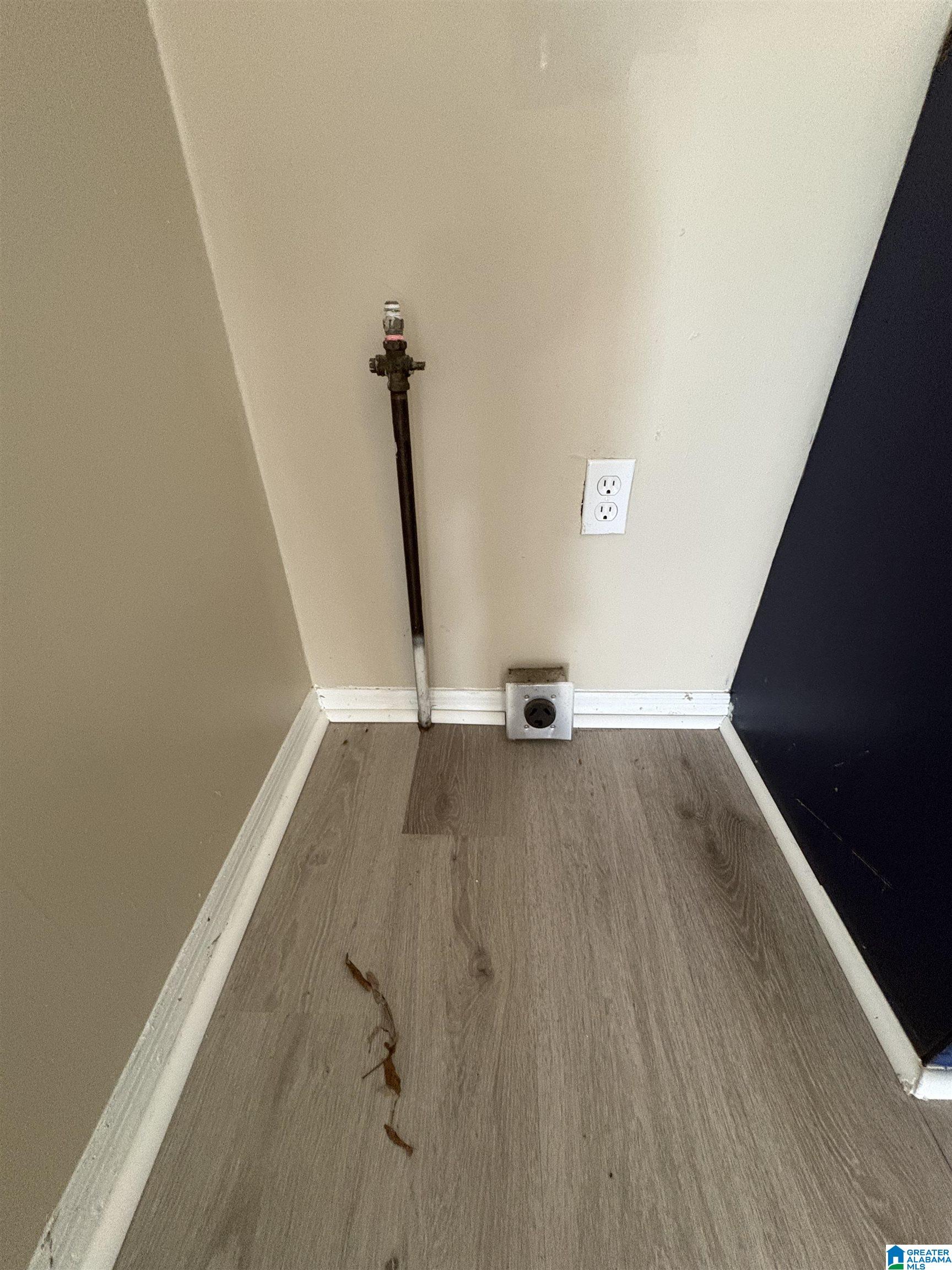 Photo 3 of Single family home for sale at 1920 15th Way SW, Birmingham, AL 35211 | MLS# 21465389 | Listing updated on 2026-09-19