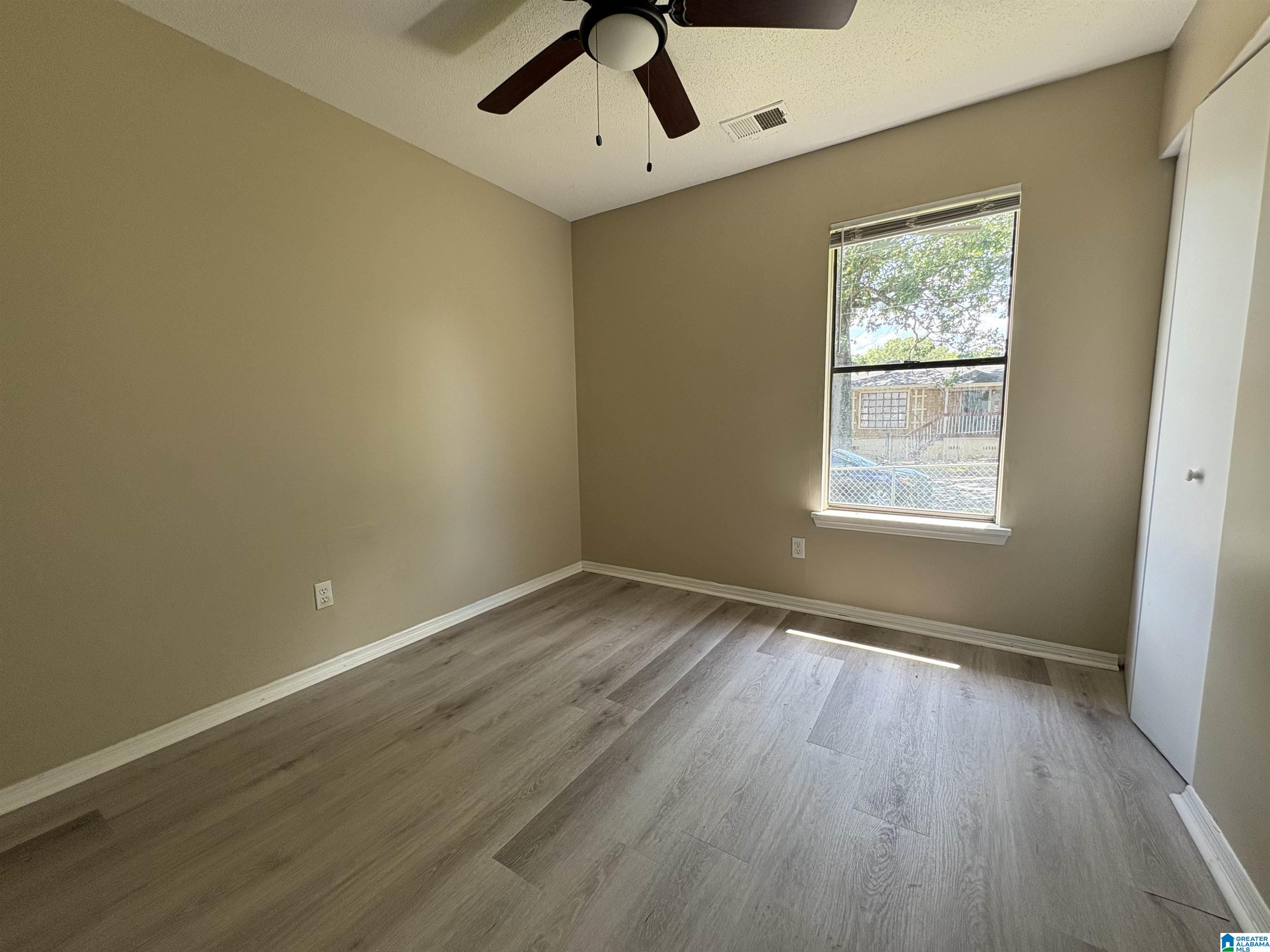 Photo 4 of Single family home for sale at 1920 15th Way SW, Birmingham, AL 35211 | MLS# 21465389 | Listing updated on 2026-09-19