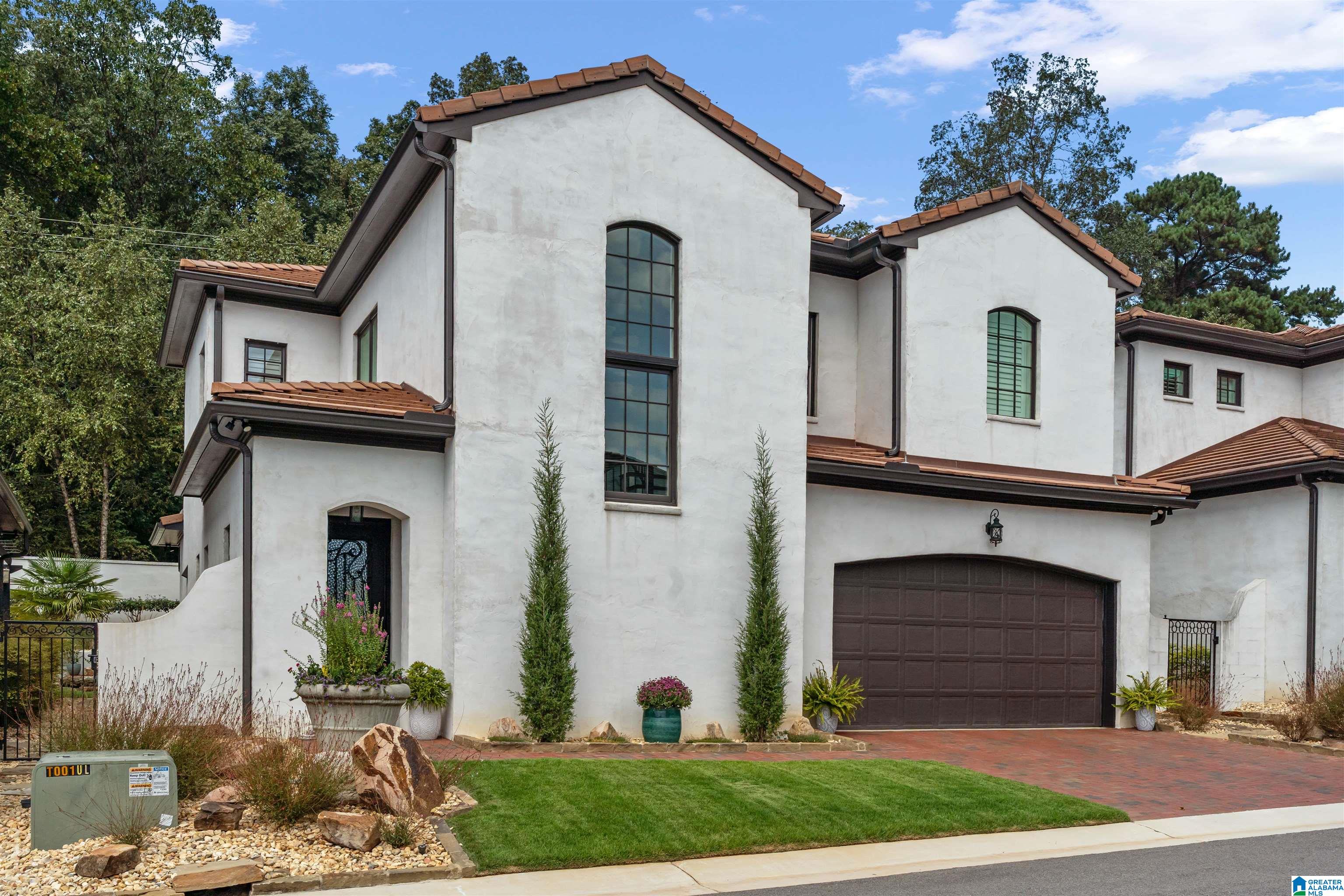 Photo 2 of Single family home for sale at 836 Villa Ln, Irondale, AL 35210 | MLS# 21465390 | Listing updated on 2026-09-18