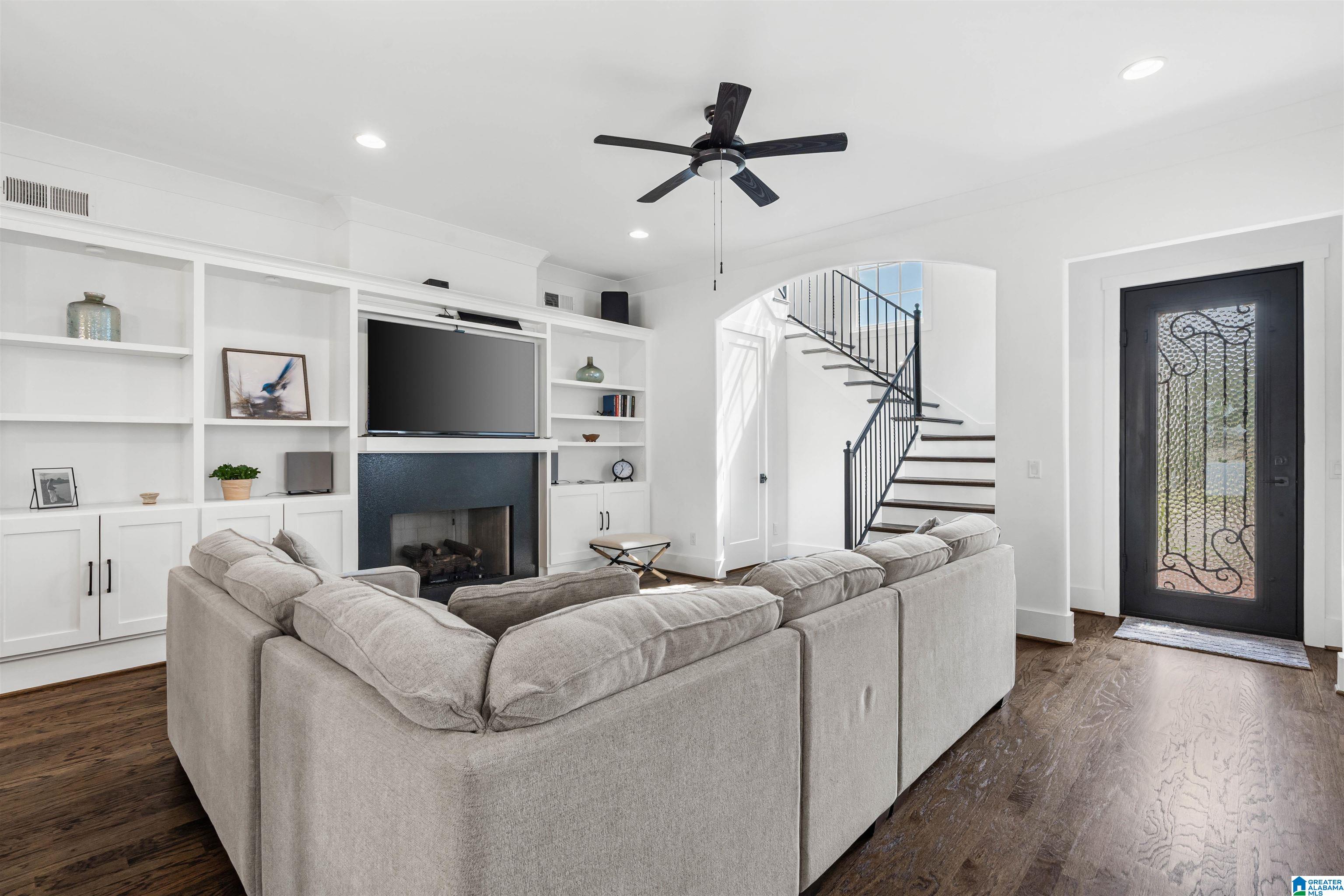 Photo 3 of Single family home for sale at 836 Villa Ln, Irondale, AL 35210 | MLS# 21465390 | Listing updated on 2026-09-18