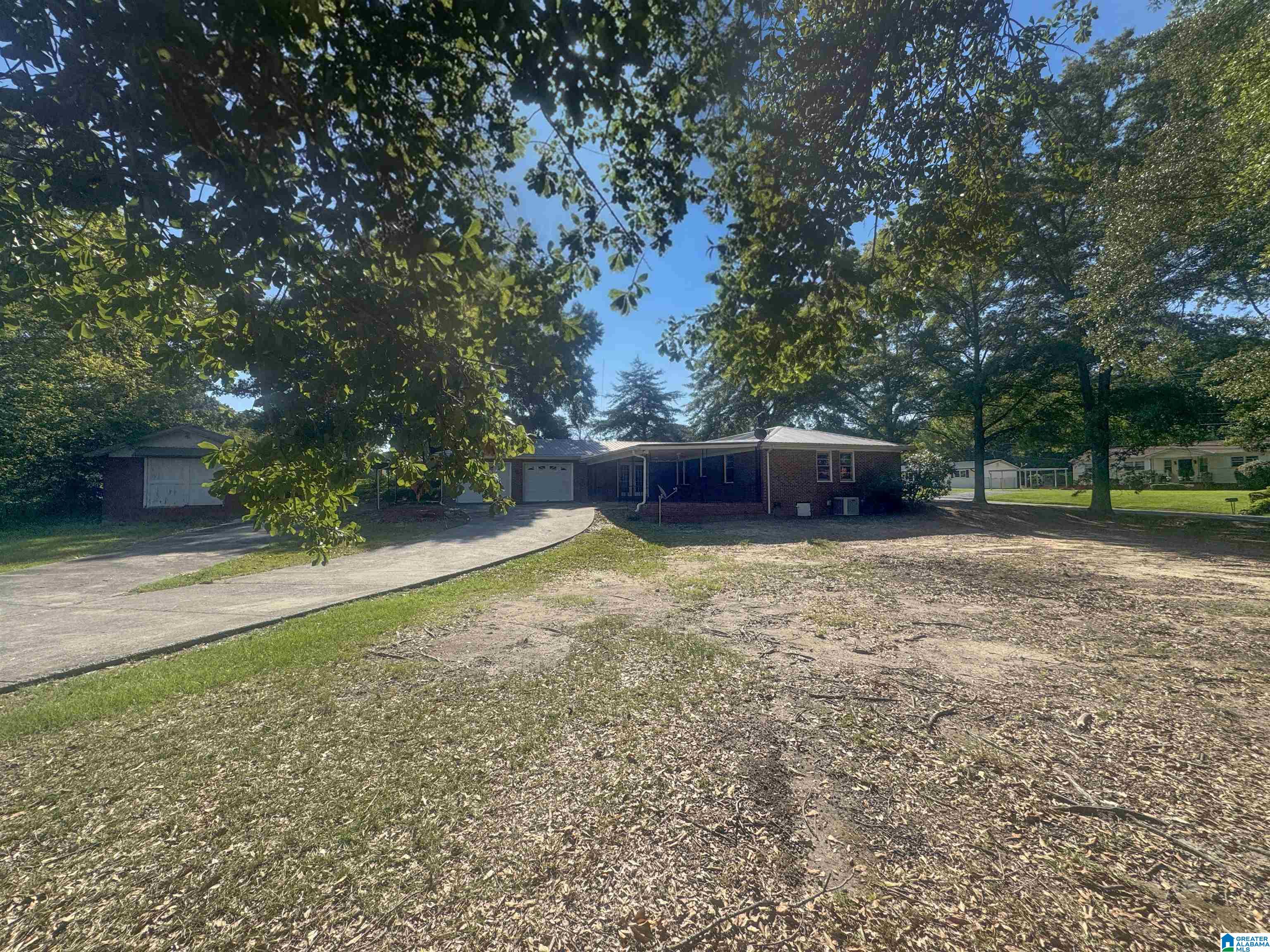 Photo 2 of Single family home for sale at 2521 W 14th Street, Anniston, AL 36201 | MLS# 21465425 | Listing updated on 2026-09-19