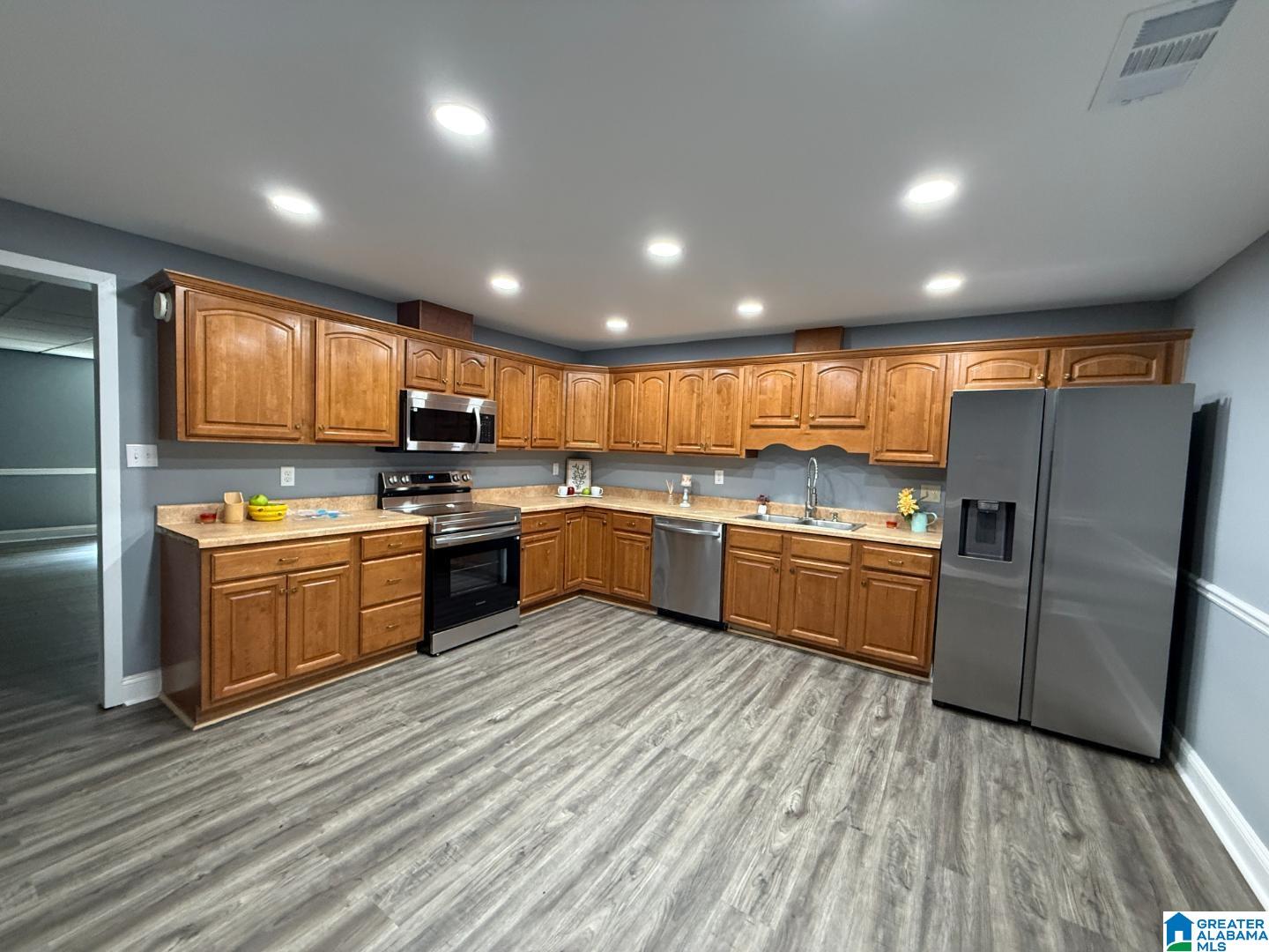 Photo 2 of Single family home for sale at 221 Short 24th Ave E, Tuscaloosa, AL 35404 | MLS# 21465430 | Listing updated on 2026-09-19