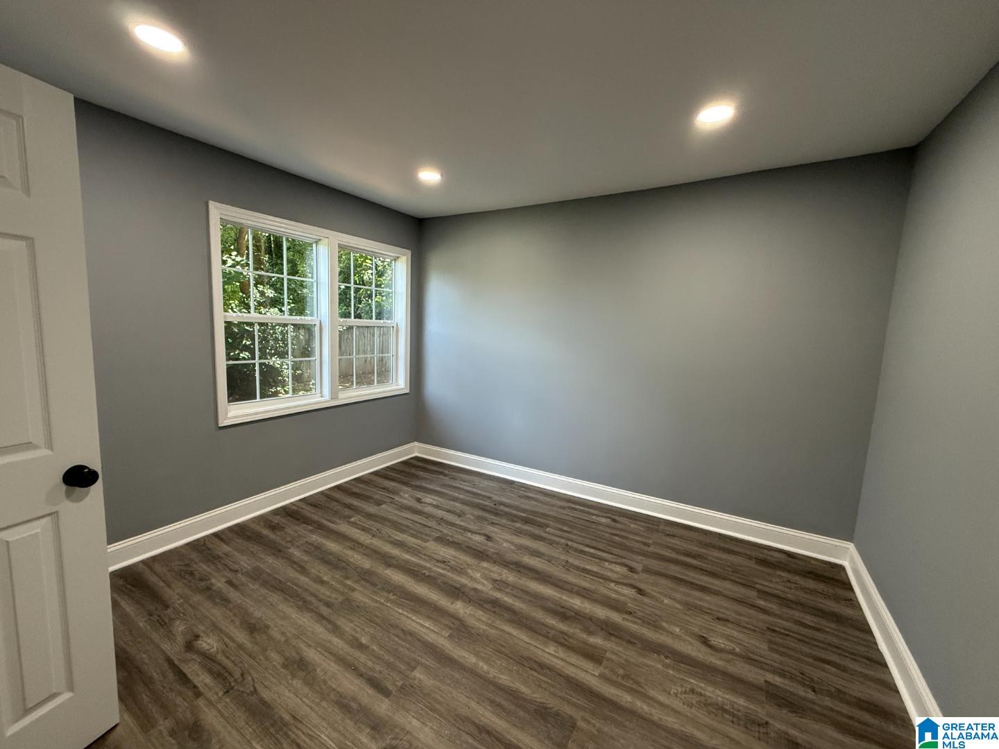 Photo 3 of Single family home for sale at 221 Short 24th Ave E, Tuscaloosa, AL 35404 | MLS# 21465430 | Listing updated on 2026-09-19