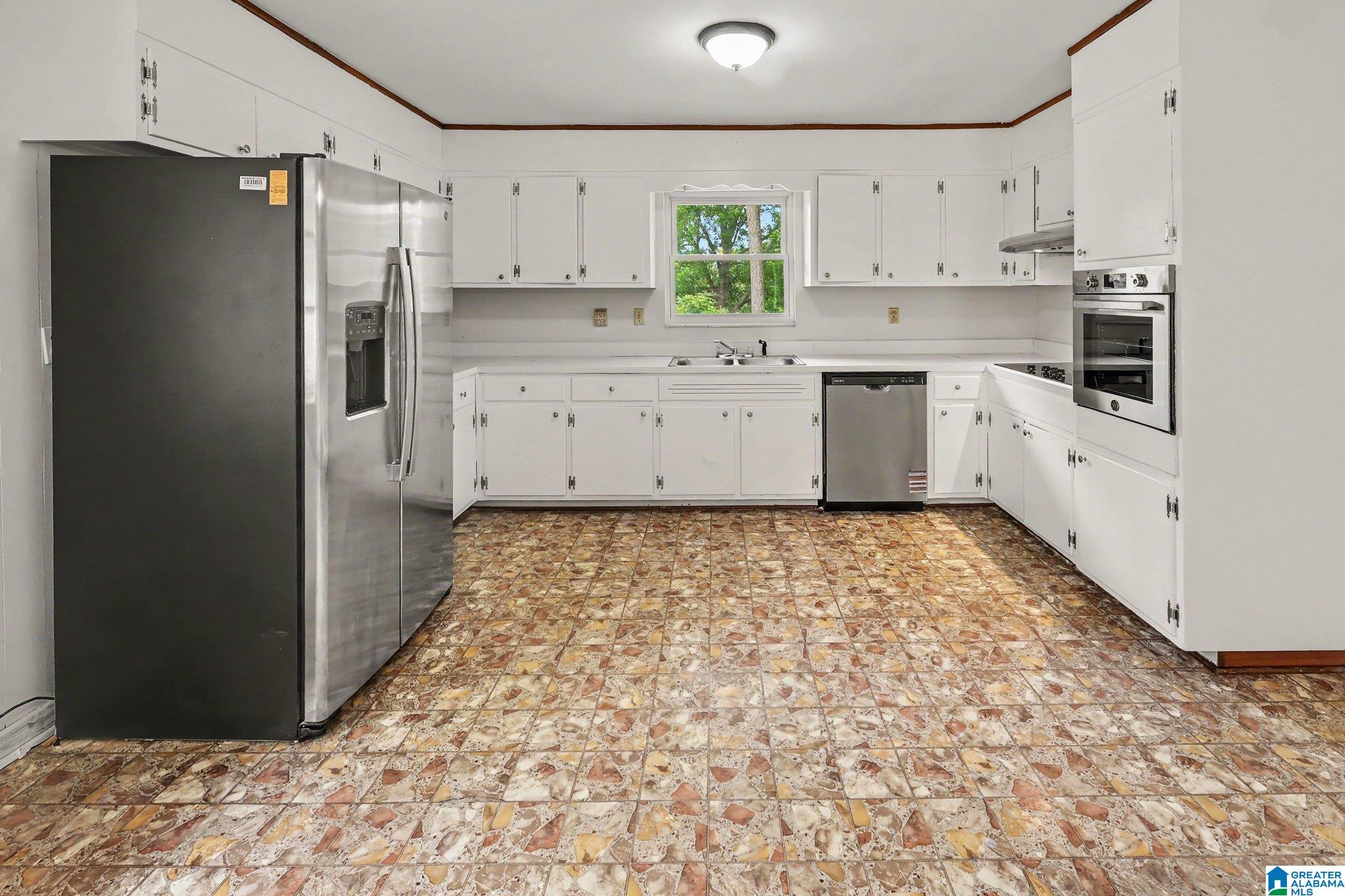 Photo 2 of Single family home for sale at 6536 Cherokee Dr, Fairfield, AL 35064 | MLS# 21465432 | Listing updated on 2026-09-19