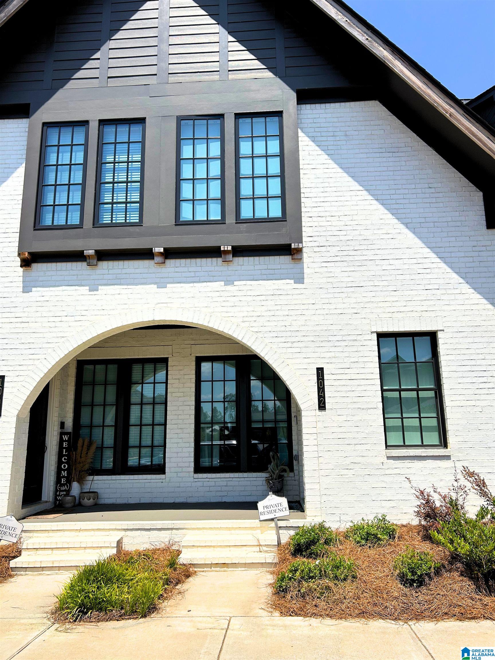 1042 Windsor Drive
