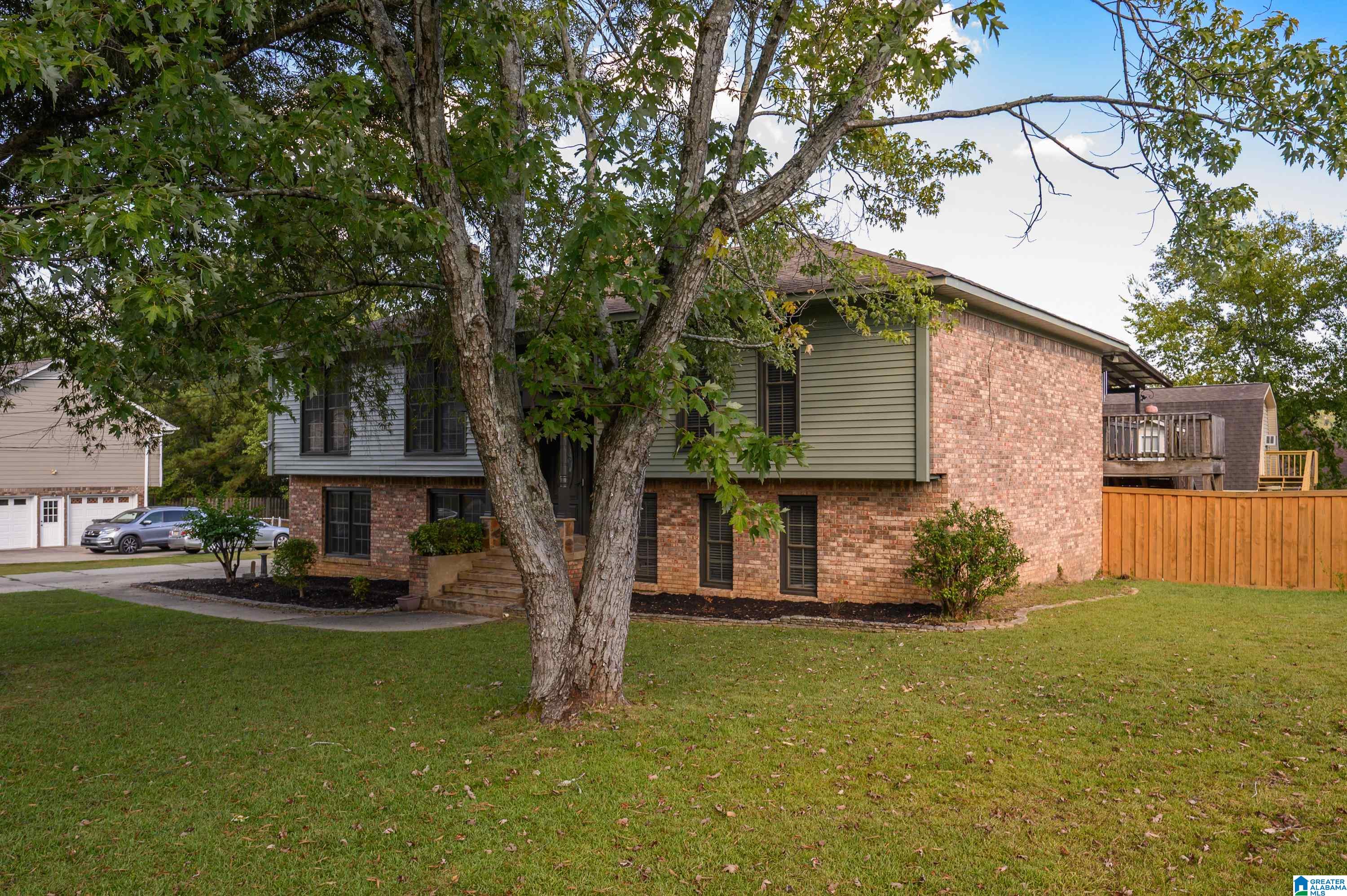 Photo 3 of Single family home for sale at 605 Valleyview Dr, Indian Springs, AL 35124 | MLS# 21465464 | Listing updated on 2026-09-19