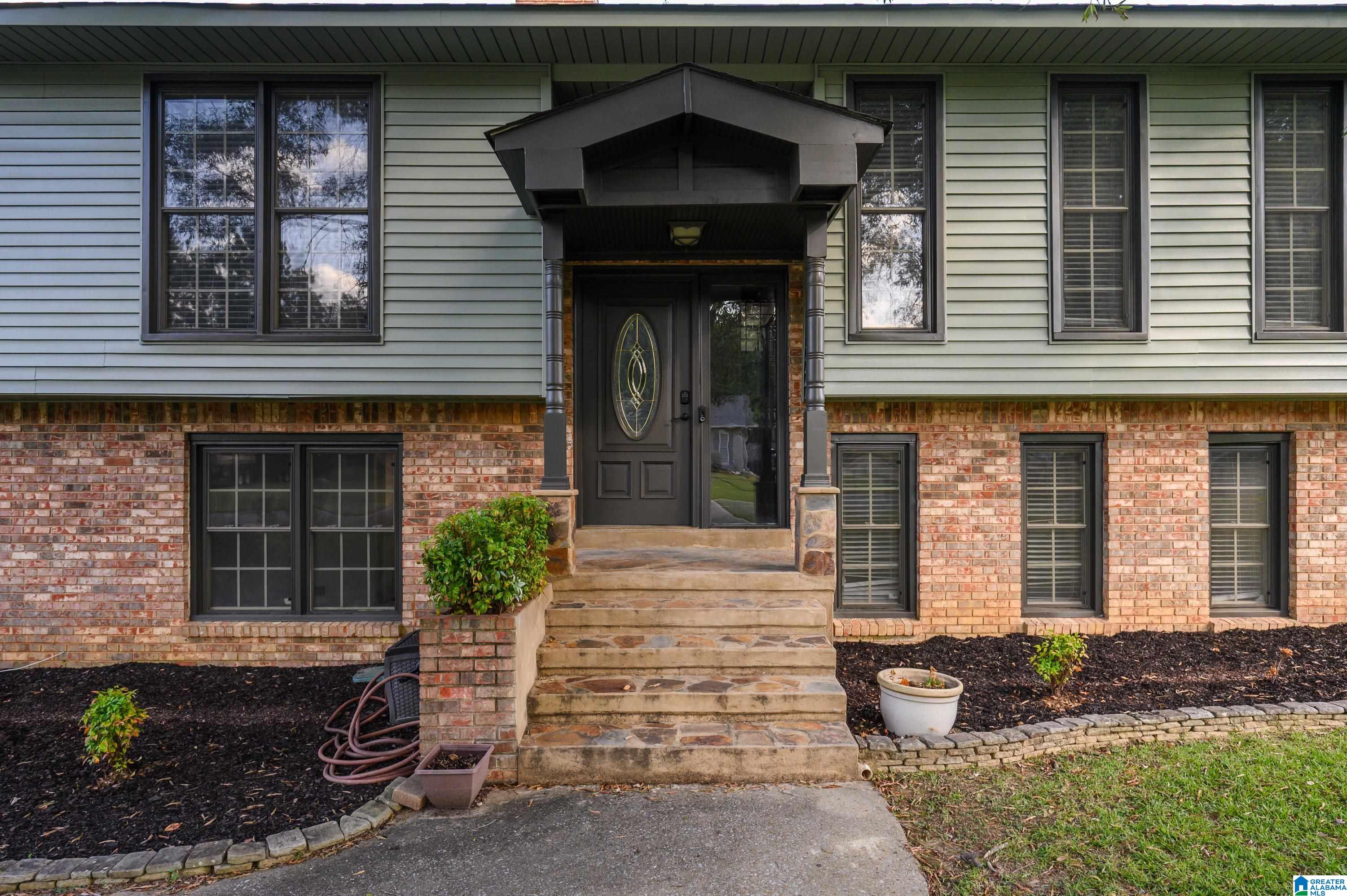 Photo 4 of Single family home for sale at 605 Valleyview Dr, Indian Springs, AL 35124 | MLS# 21465464 | Listing updated on 2026-09-19