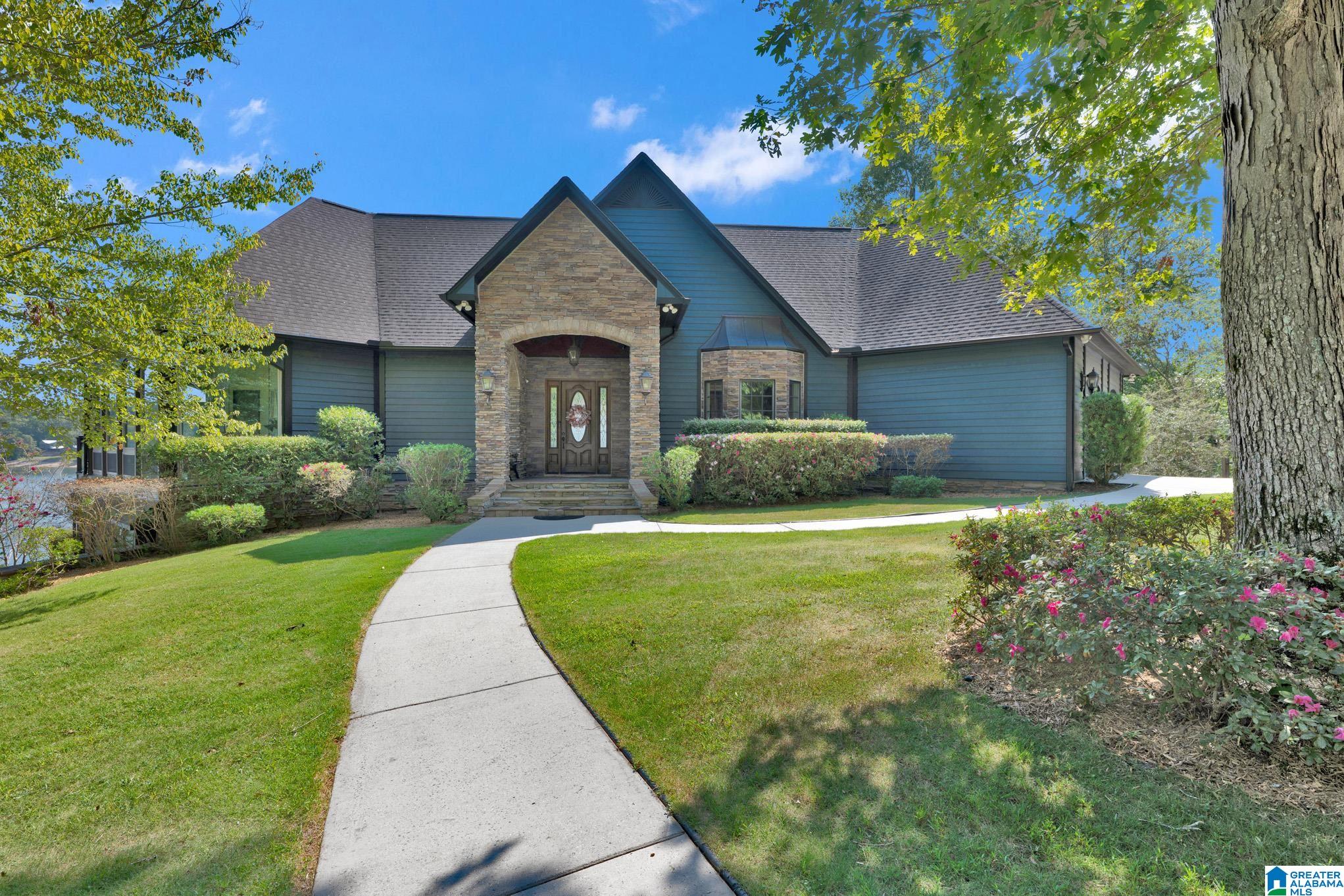 Photo 2 of Single family home for sale at 340 Lake Shore Ave, Jasper, AL 35503 | MLS# 21465496 | Listing updated on 2026-09-23