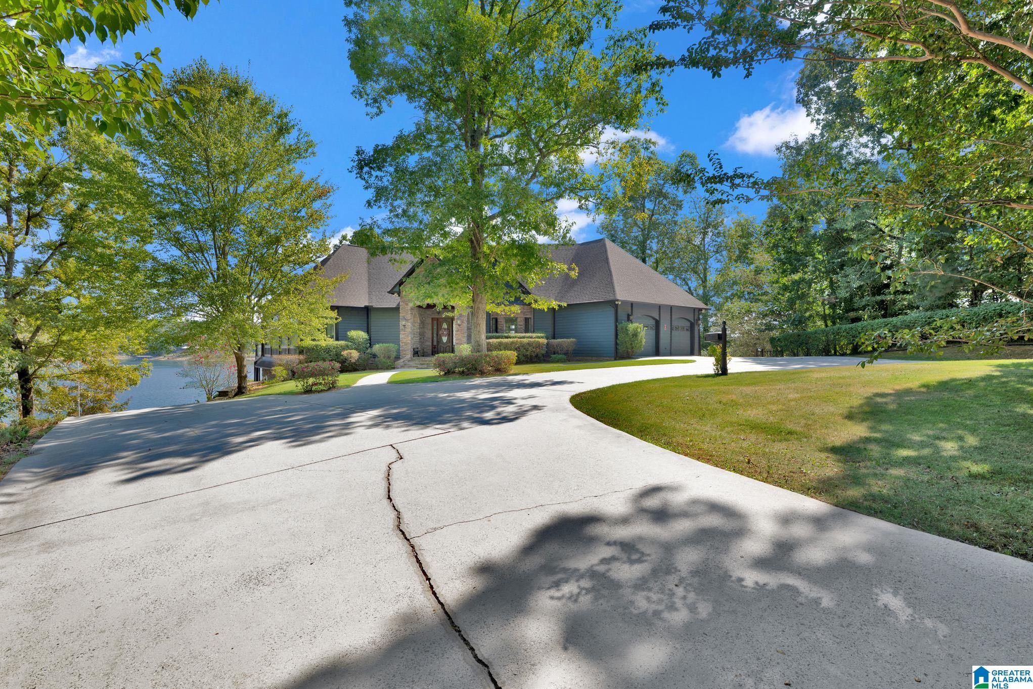 Photo 3 of Single family home for sale at 340 Lake Shore Ave, Jasper, AL 35503 | MLS# 21465496 | Listing updated on 2026-09-23