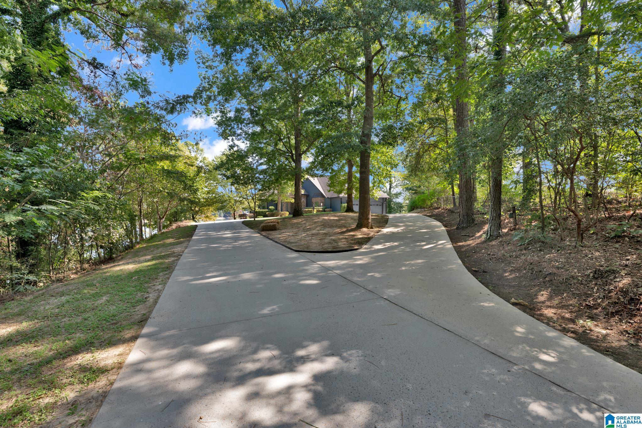 Photo 3 of Single family home for sale at 340 Lake Shore Ave, Jasper, AL 35503 | MLS# 21465496 | Listing updated on 2026-09-23