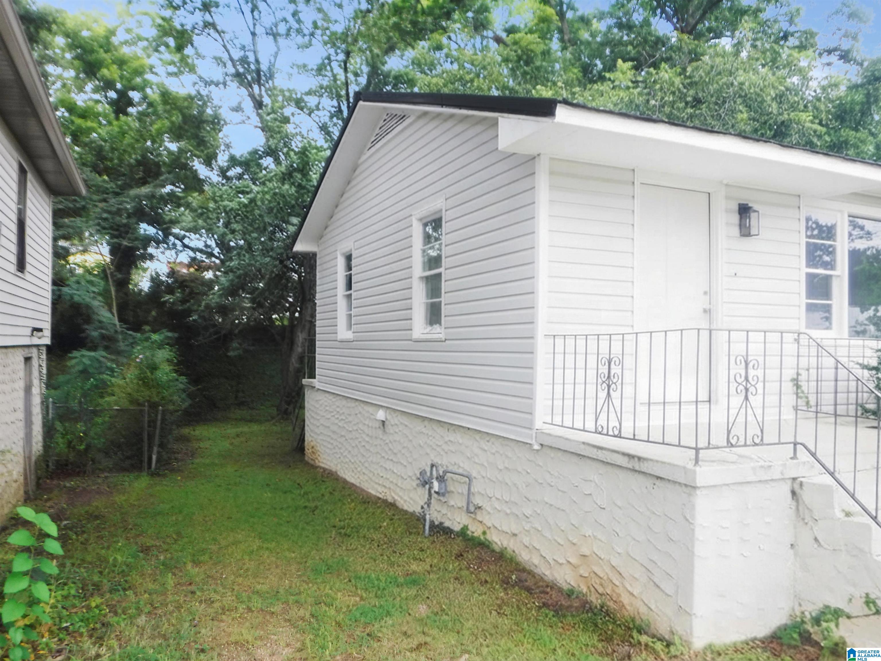 Photo 3 of Single family home for sale at 2616 Mckleroy Ave, Anniston, AL 36201 | MLS# 21465782 | Listing updated on 2026-09-24