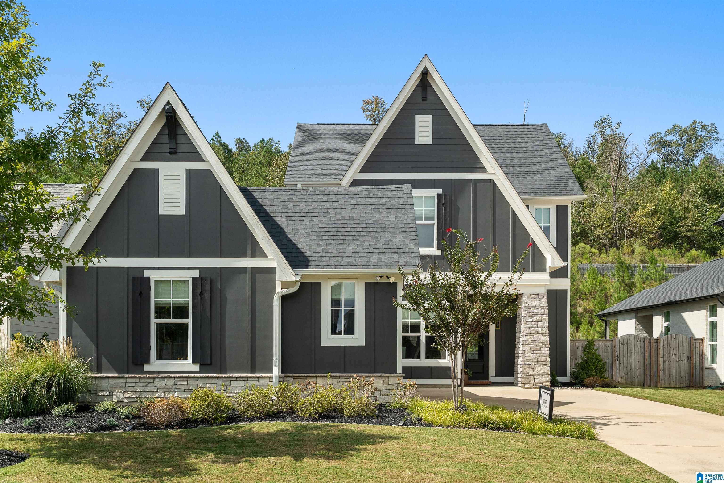 Photo 1 of Single family home for sale at 1033 Clifton Rd, Hoover, AL 35244 | MLS# 21465834 | Listing updated on 2026-09-25