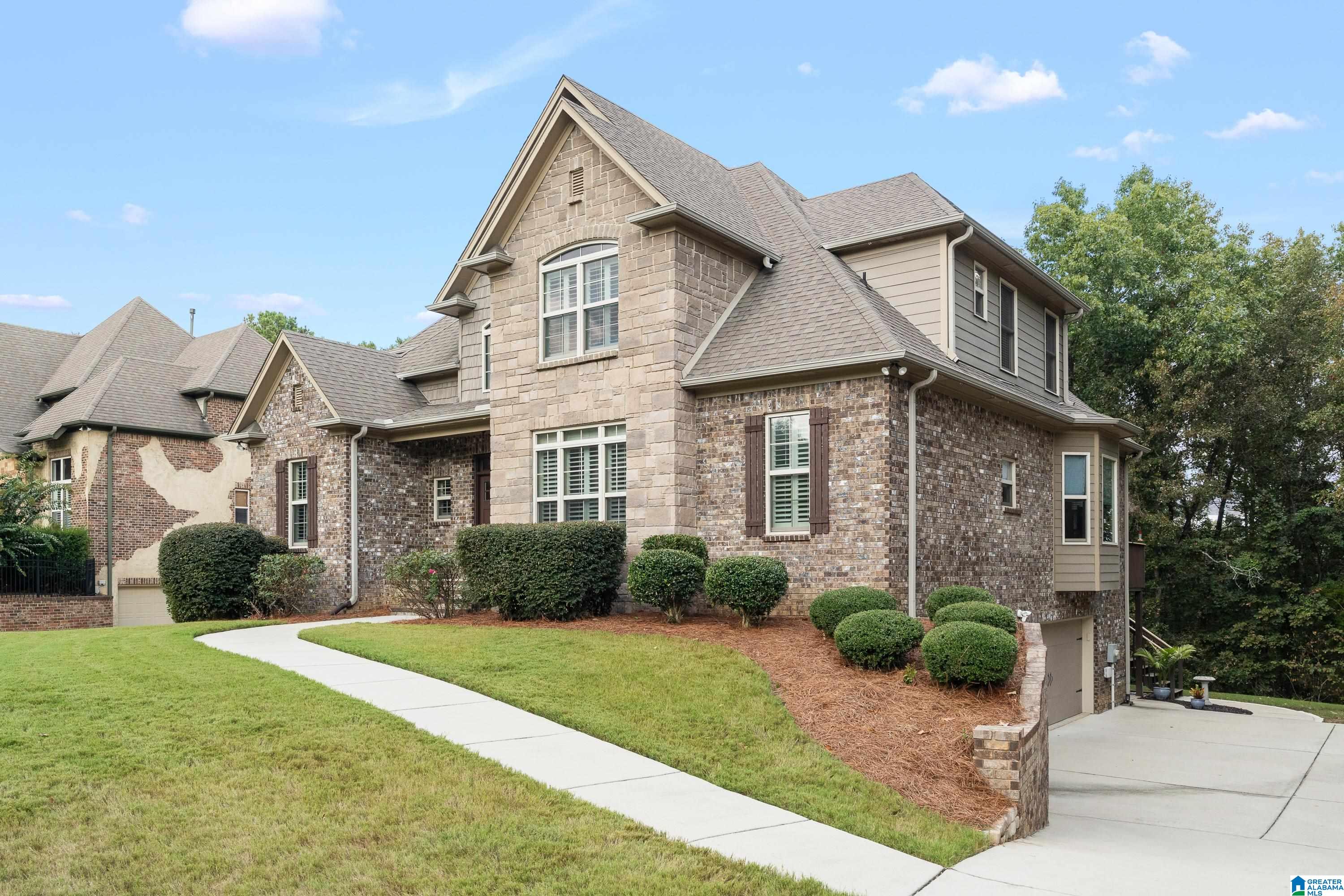 Photo 4 of Single family home for sale at 329 Sterling Manor Cir, Alabaster, AL 35007 | MLS# 21465847 | Listing updated on 2026-09-25