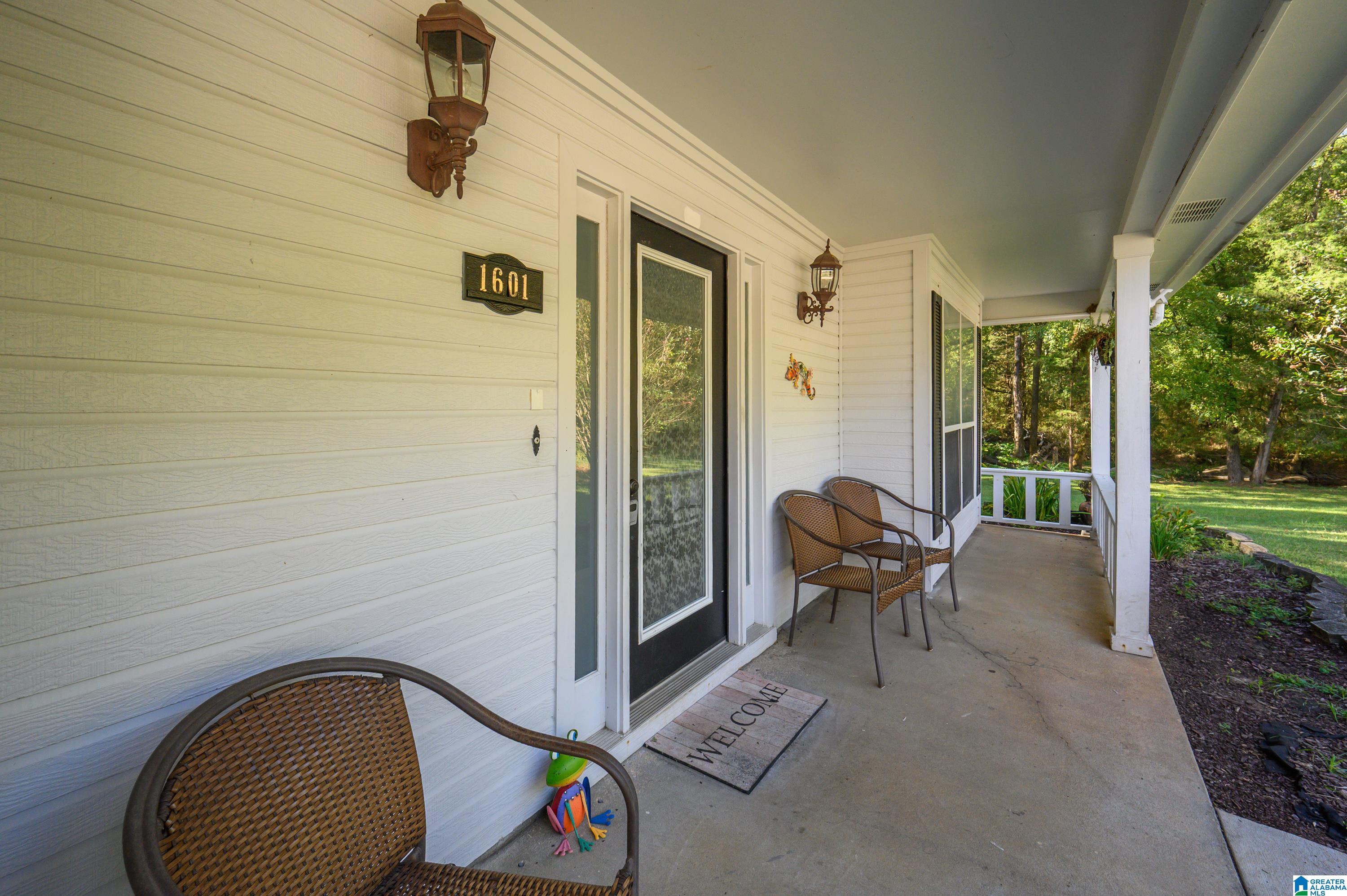 Photo 3 of Single family home for sale at 1601 Windsor Ln, Leeds, AL 35094 | MLS# 21465903 | Listing updated on 2026-10-01