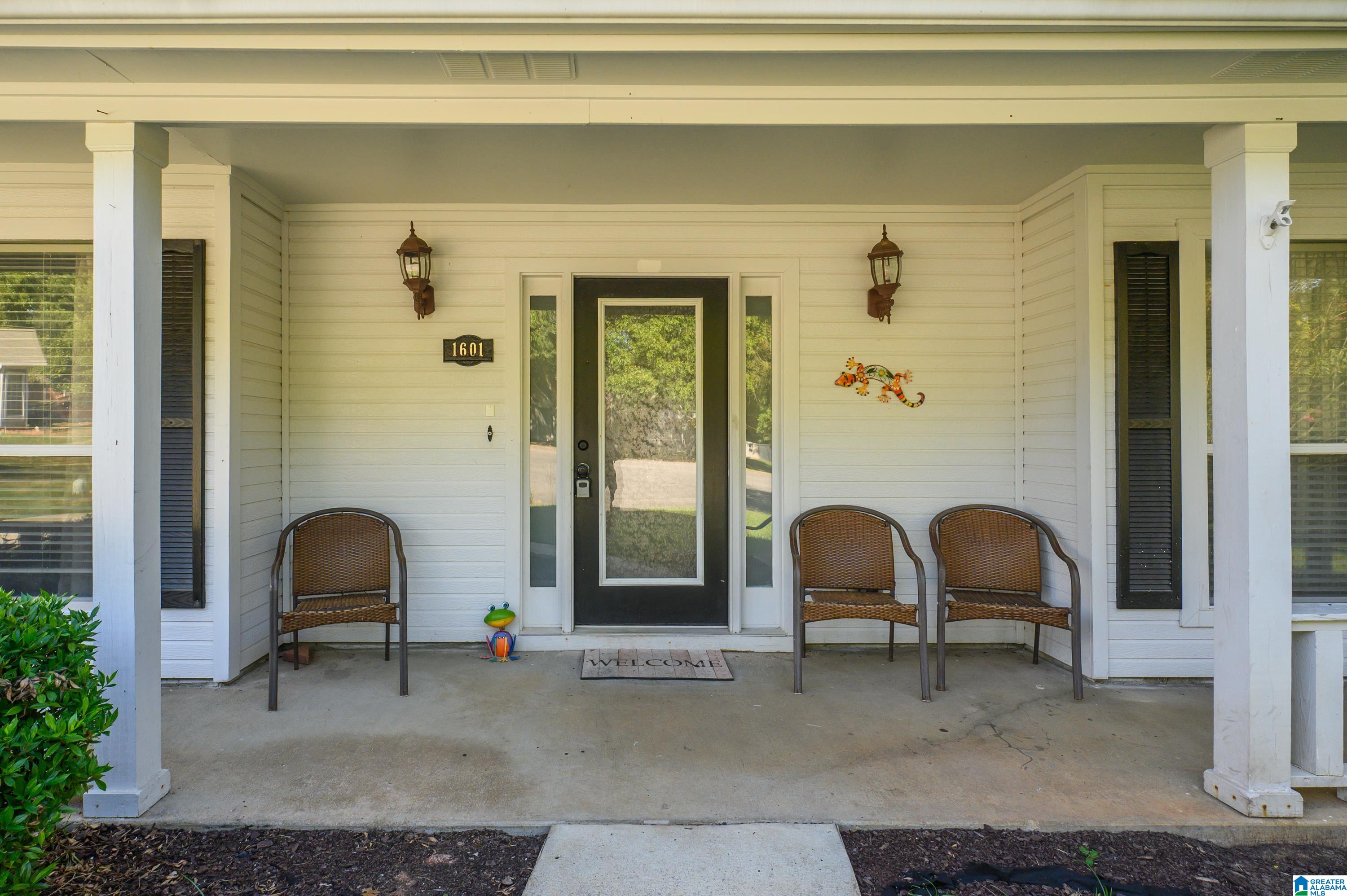 Photo 4 of Single family home for sale at 1601 Windsor Ln, Leeds, AL 35094 | MLS# 21465903 | Listing updated on 2026-10-01