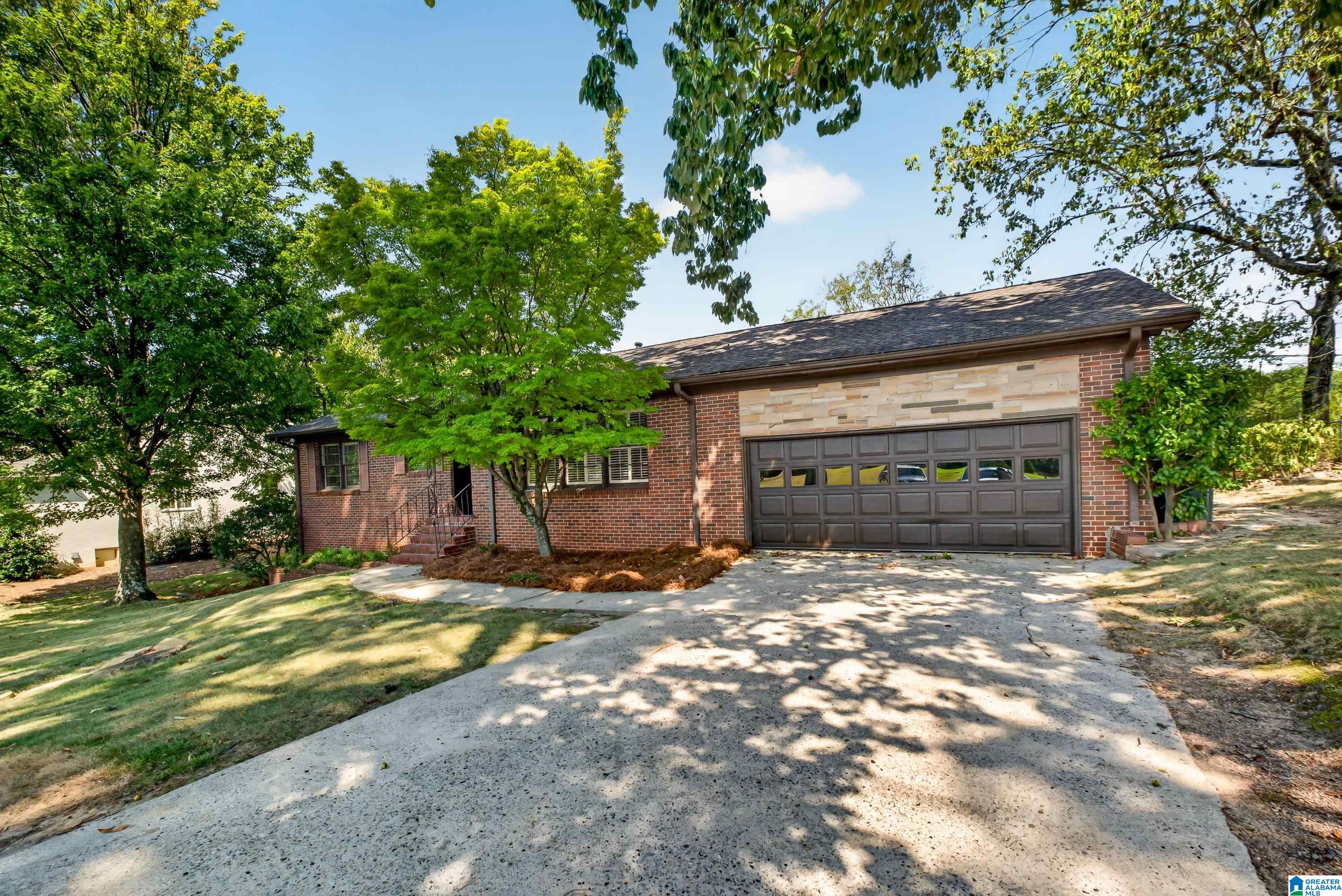 Photo 2 of Single family home for sale at 2148 Mountain View Dr, Vestavia Hills, AL 35216 | MLS# 21465943 | Listing updated on 2026-10-05