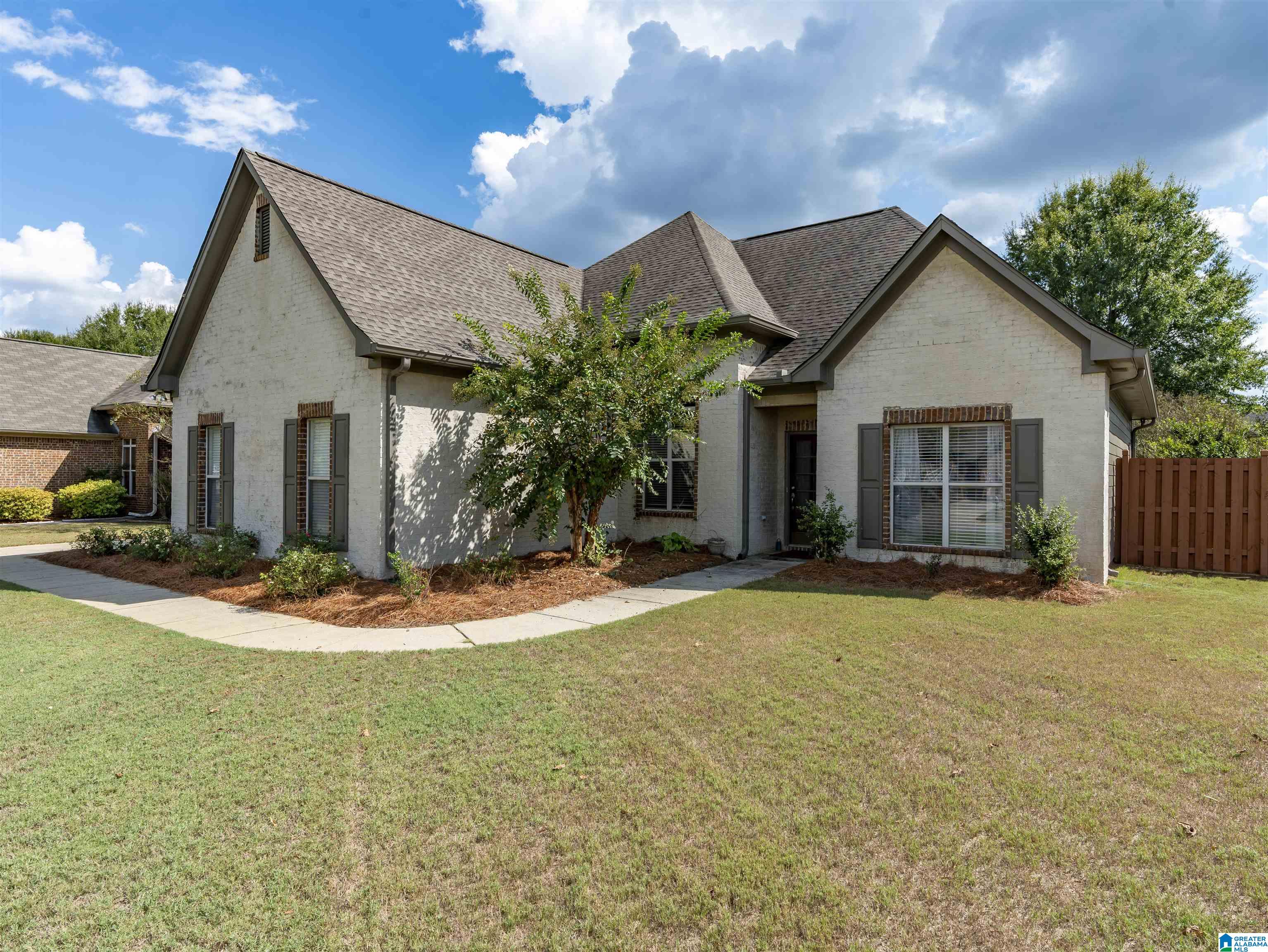 Photo 3 of Single family home for sale at 633 Barkley Cir, Alabaster, AL 35007 | MLS# 21466042 | Listing updated on 2026-09-26