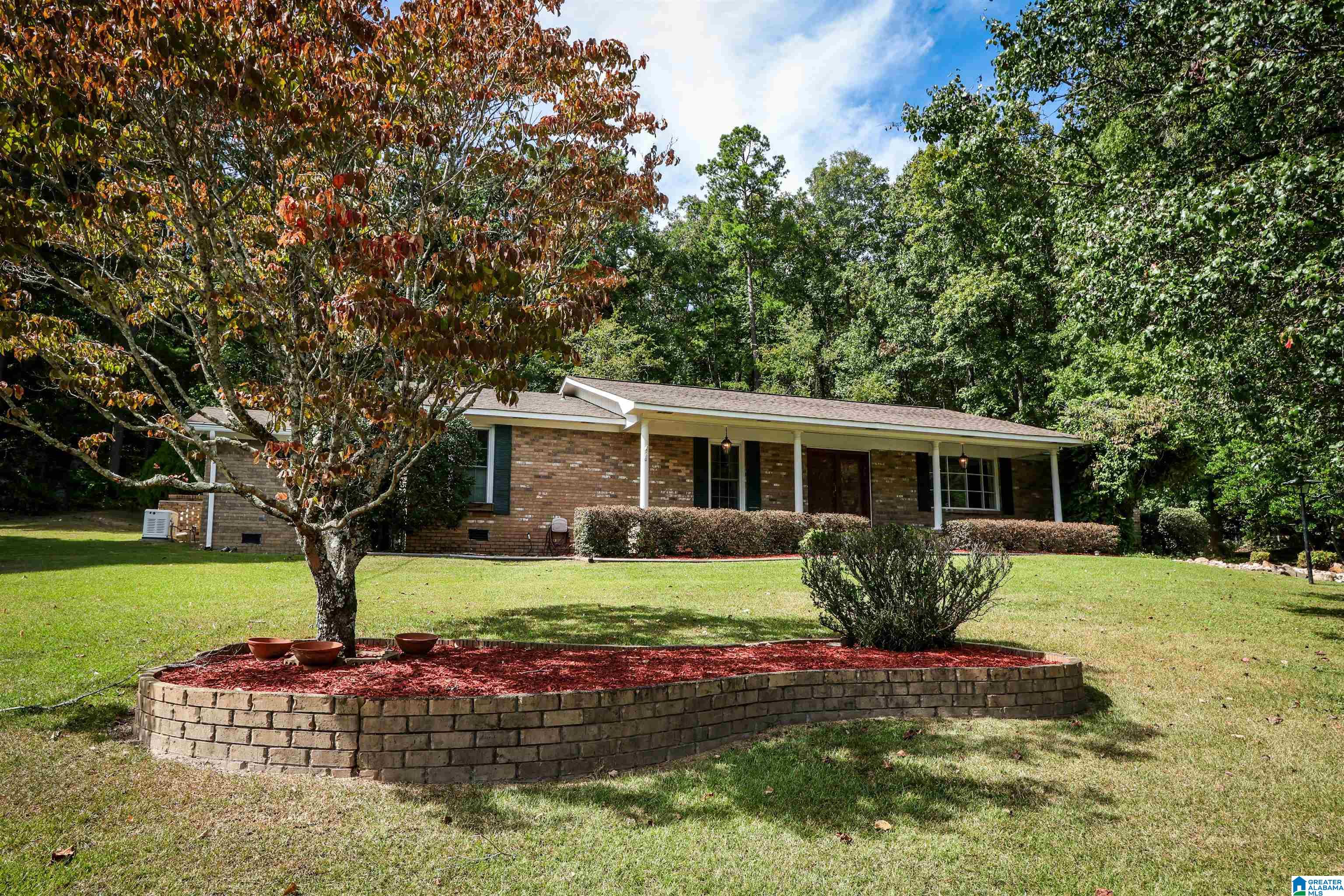 Photo 3 of Sale Pending at 1512 Lakeshore Dr, Anniston, AL 36207 | MLS# 21466285 | Listing updated on 2026-10-09