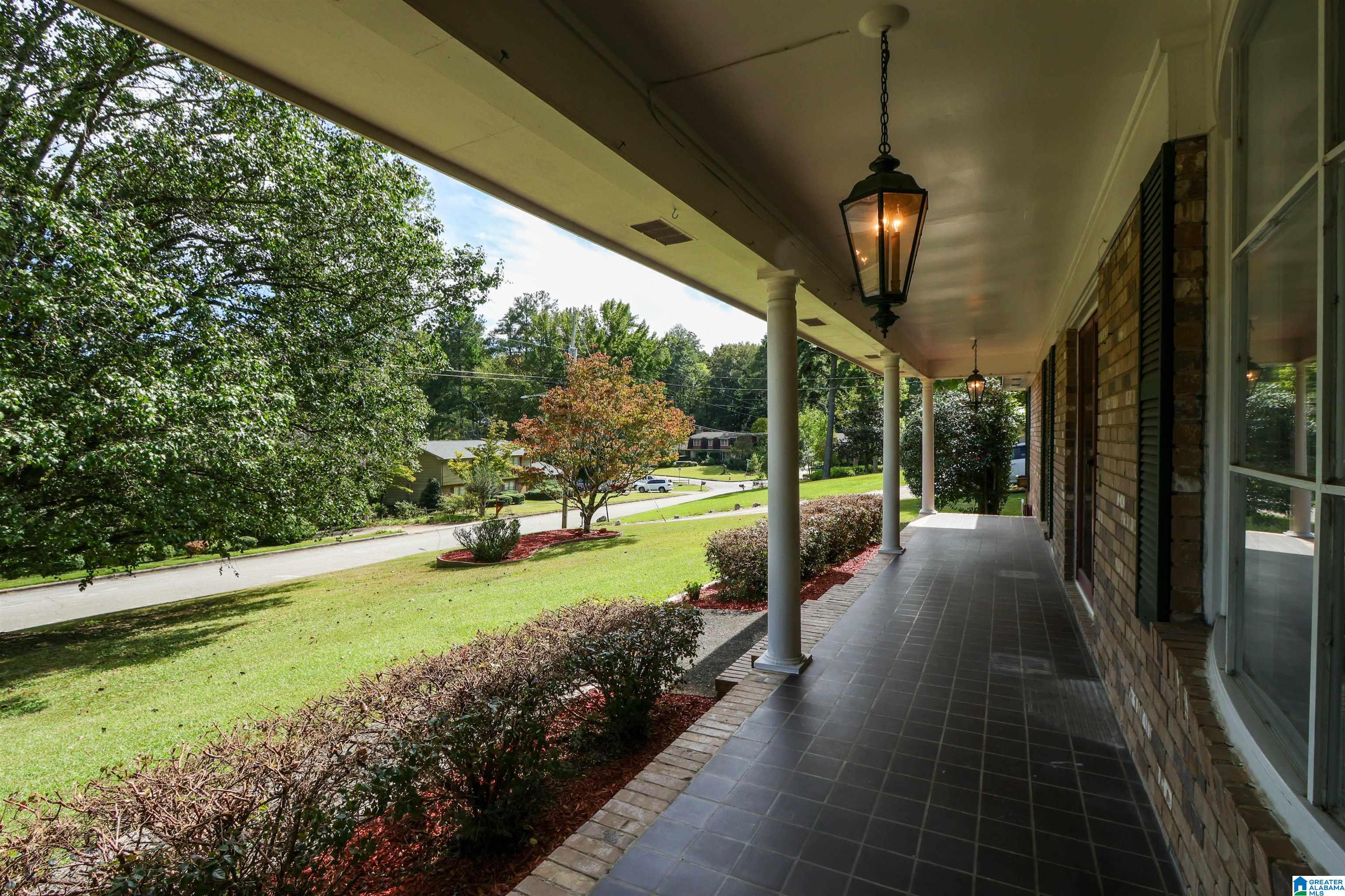 Photo 4 of Sale Pending at 1512 Lakeshore Dr, Anniston, AL 36207 | MLS# 21466285 | Listing updated on 2026-10-09