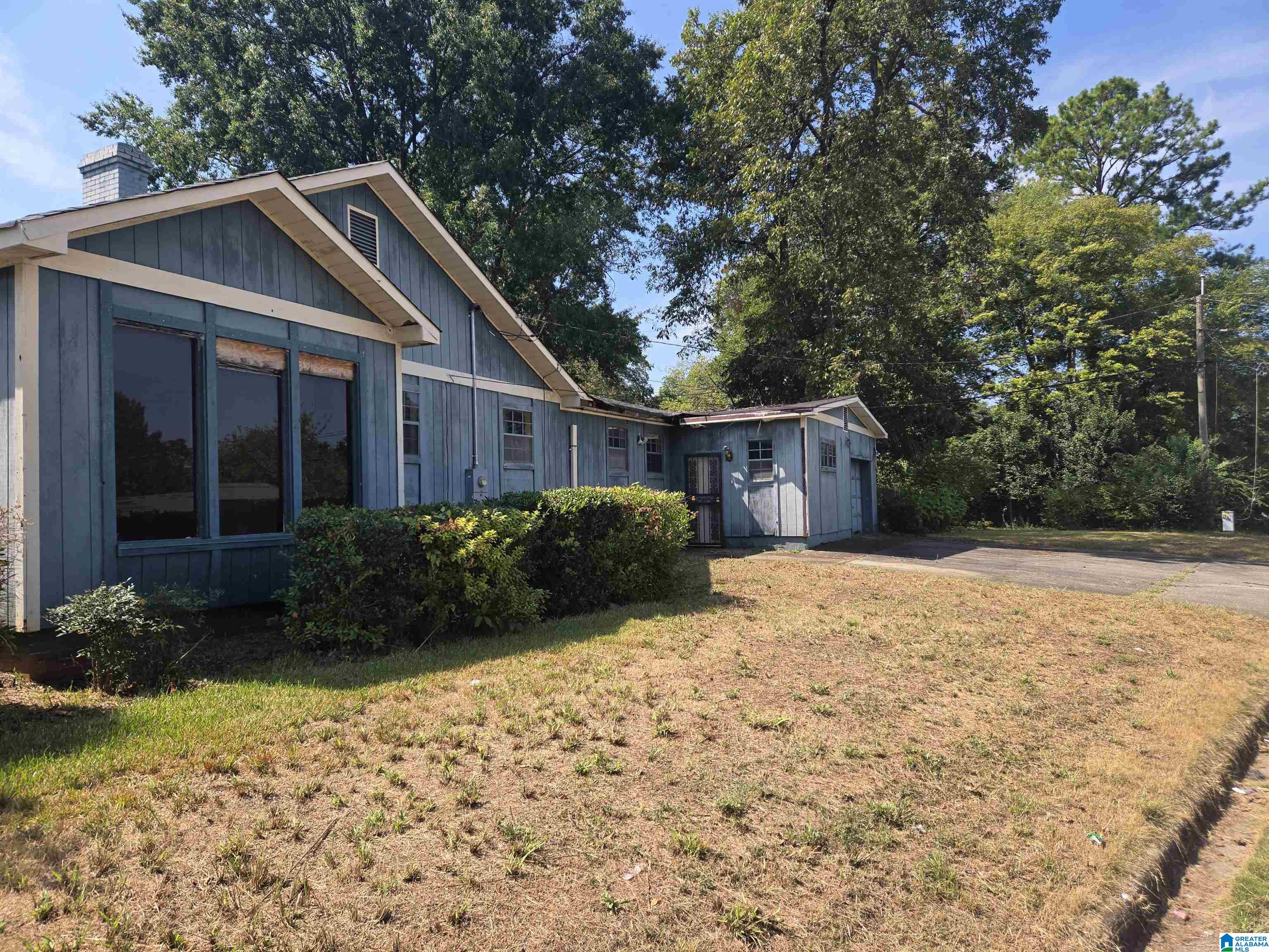 Photo 1 of Single family home for sale at 800 Center Pl SW, Birmingham, AL 35211 | MLS# 21466304 | Listing updated on 2026-09-30