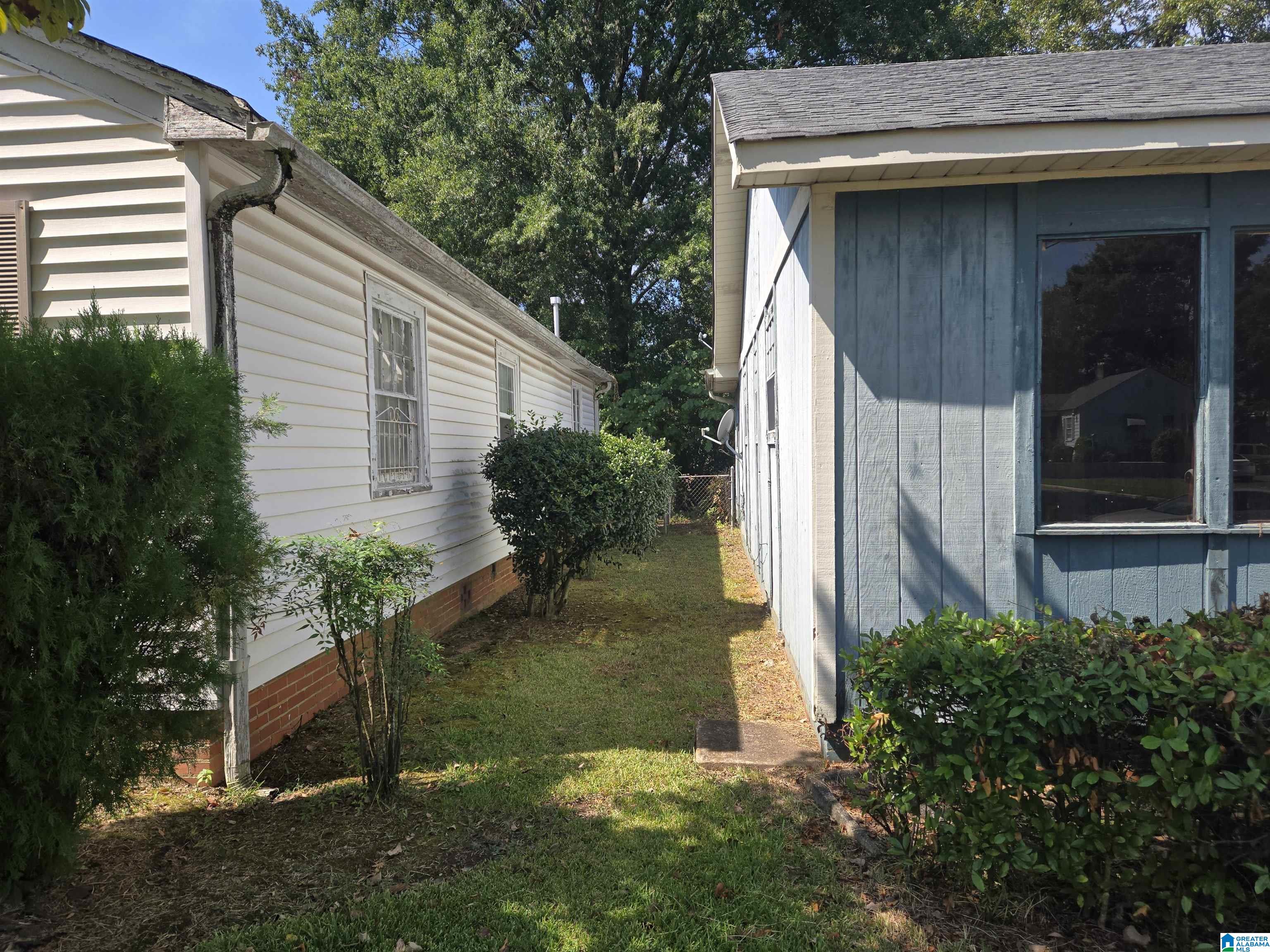 Photo 2 of Single family home for sale at 800 Center Pl SW, Birmingham, AL 35211 | MLS# 21466304 | Listing updated on 2026-09-30
