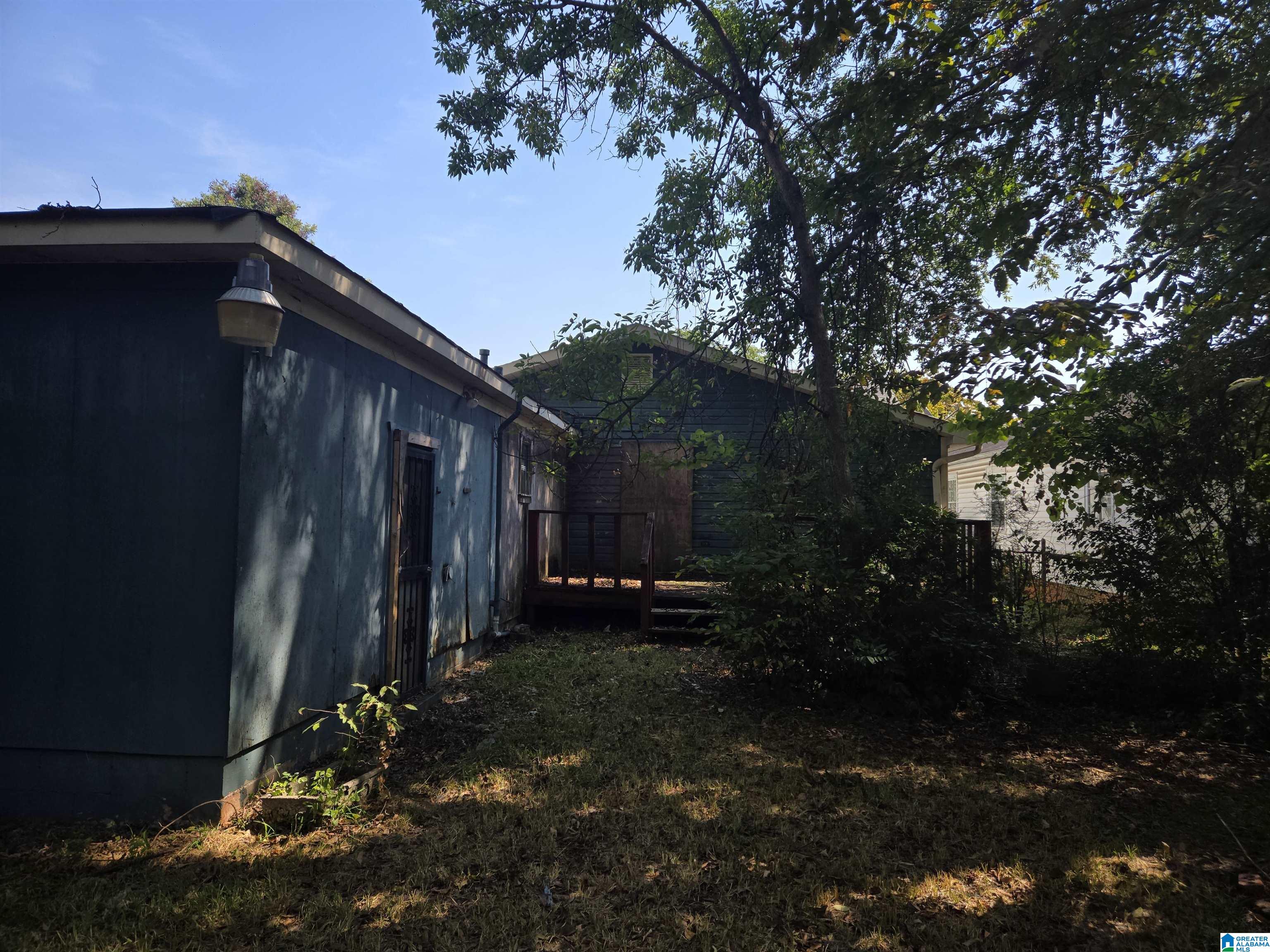 Photo 3 of Single family home for sale at 800 Center Pl SW, Birmingham, AL 35211 | MLS# 21466304 | Listing updated on 2026-09-30