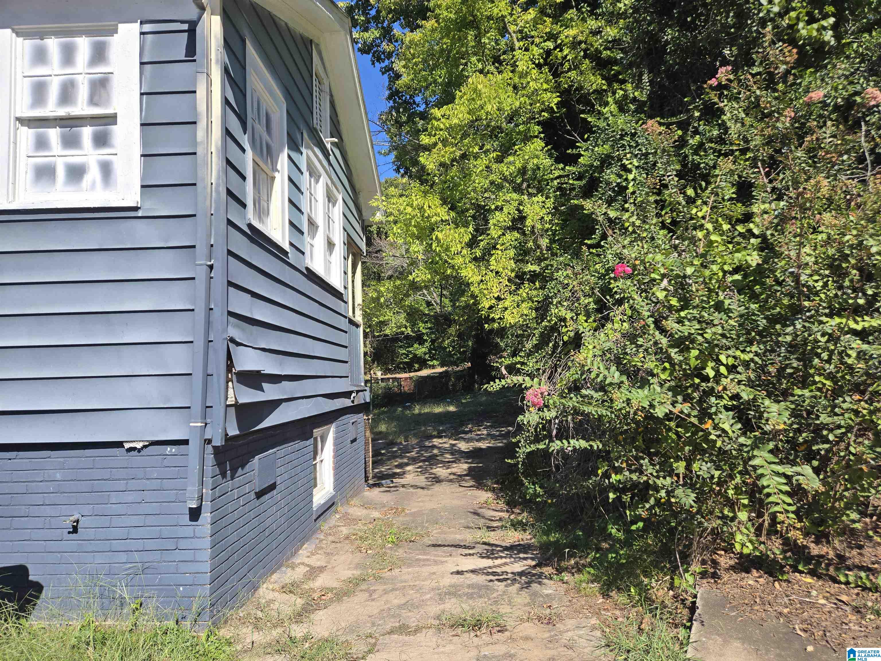 Photo 1 of Single family home for sale at 2621 20th Pl Ensley, Birmingham, AL 35208 | MLS# 21466394 | Listing updated on 2026-09-30