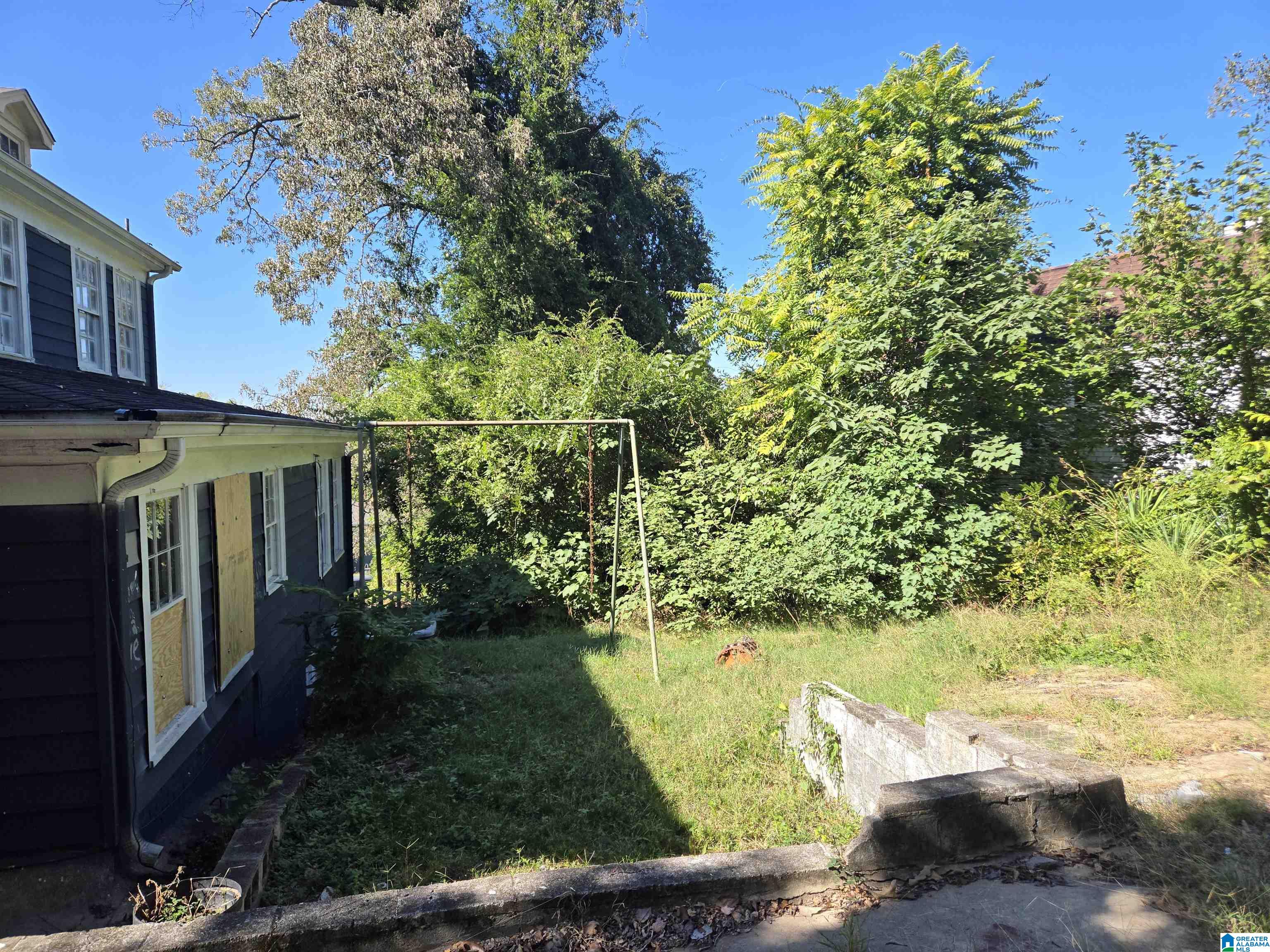 Photo 3 of Single family home for sale at 2621 20th Pl Ensley, Birmingham, AL 35208 | MLS# 21466394 | Listing updated on 2026-09-30