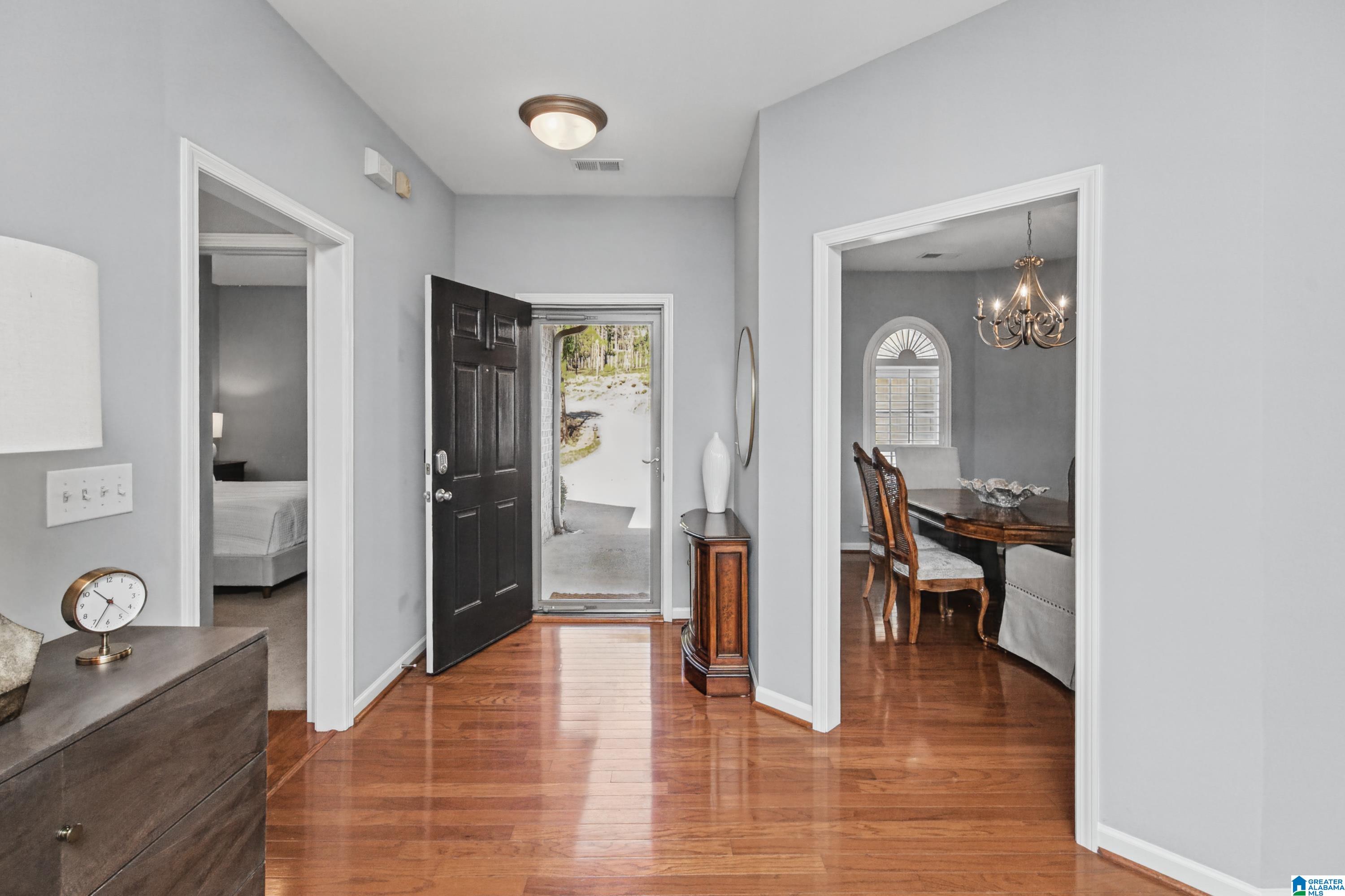 Photo 4 of Single family home for sale at 909 Narrows Point Dr, Birmingham, AL 35242 | MLS# 21466399 | Listing updated on 2026-10-01