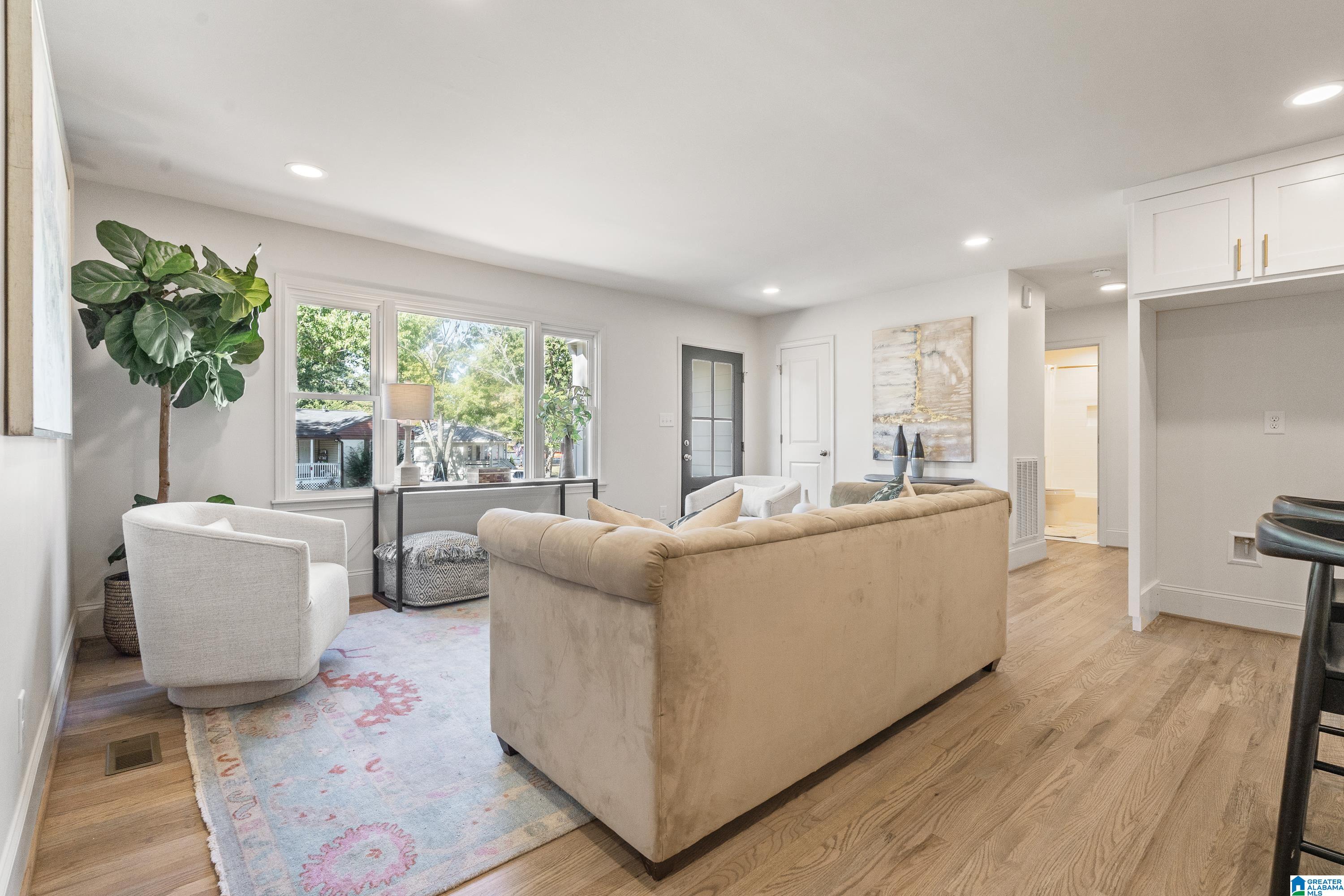 Photo 4 of Single family home for sale at 440 Woodvale Ln, Birmingham, AL 35209 | MLS# 21466543 | Listing updated on 2026-10-02