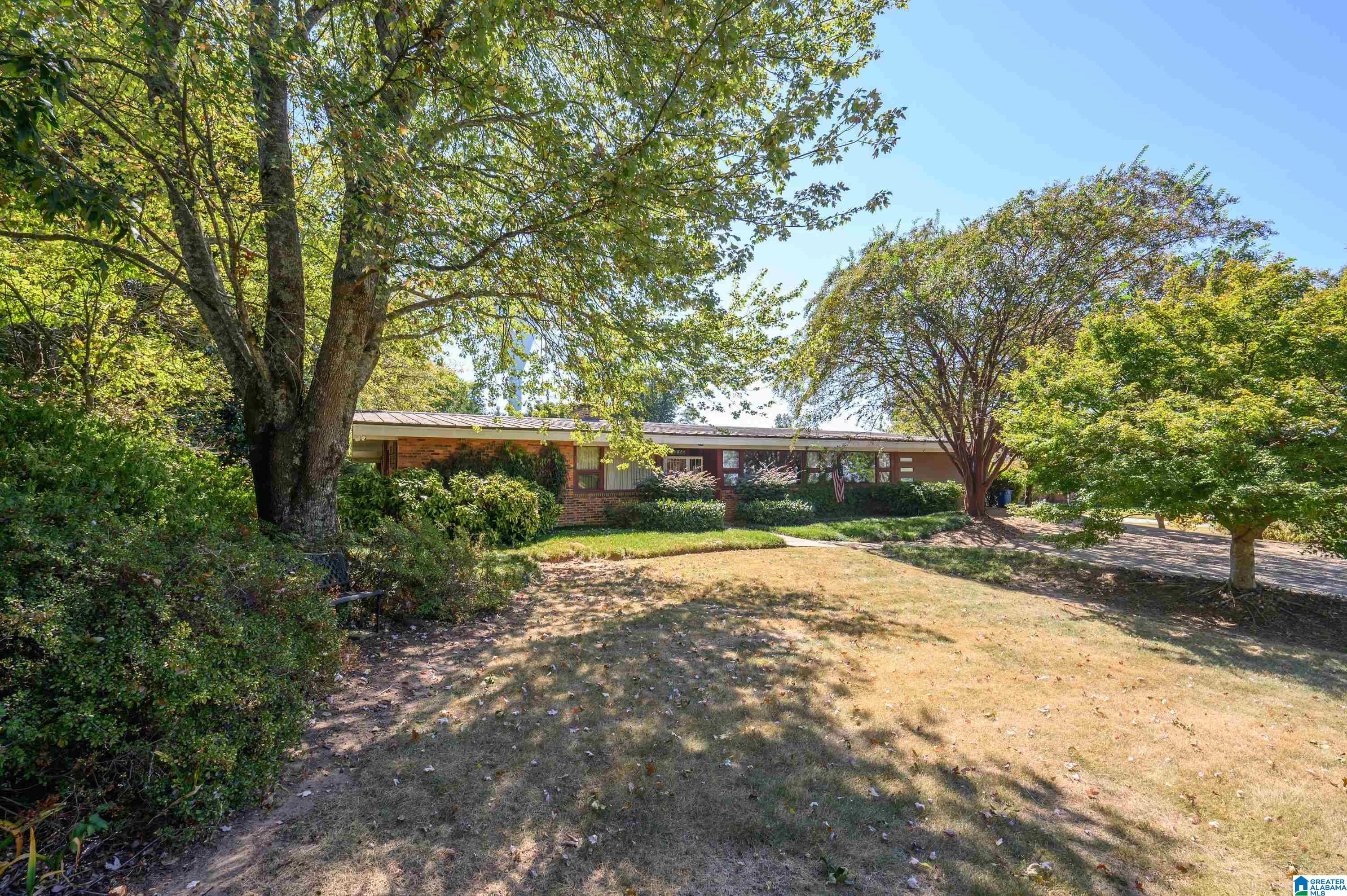 Photo 3 of Single family home for sale at 2423 Vestavia Dr, Vestavia, AL 35216 | MLS# 21466555 | Listing updated on 2026-10-03