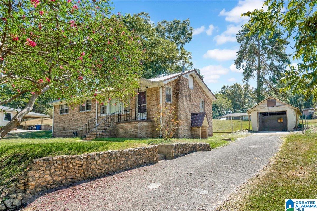 Photo 3 of Single family home for sale at 401 10th Avenue, Birmingham, AL 35228 | MLS# 21466588 | Listing updated on 2026-10-02
