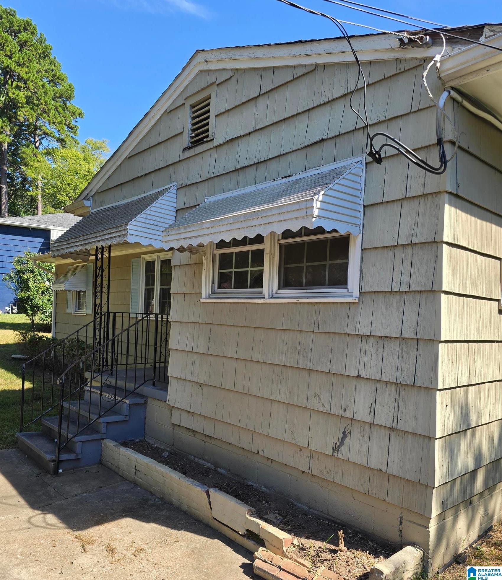 Photo 3 of Single family home for sale at 9607 Red Ln Dr, Birmingham, AL 35215 | MLS# 21466591 | Listing updated on 2026-10-02