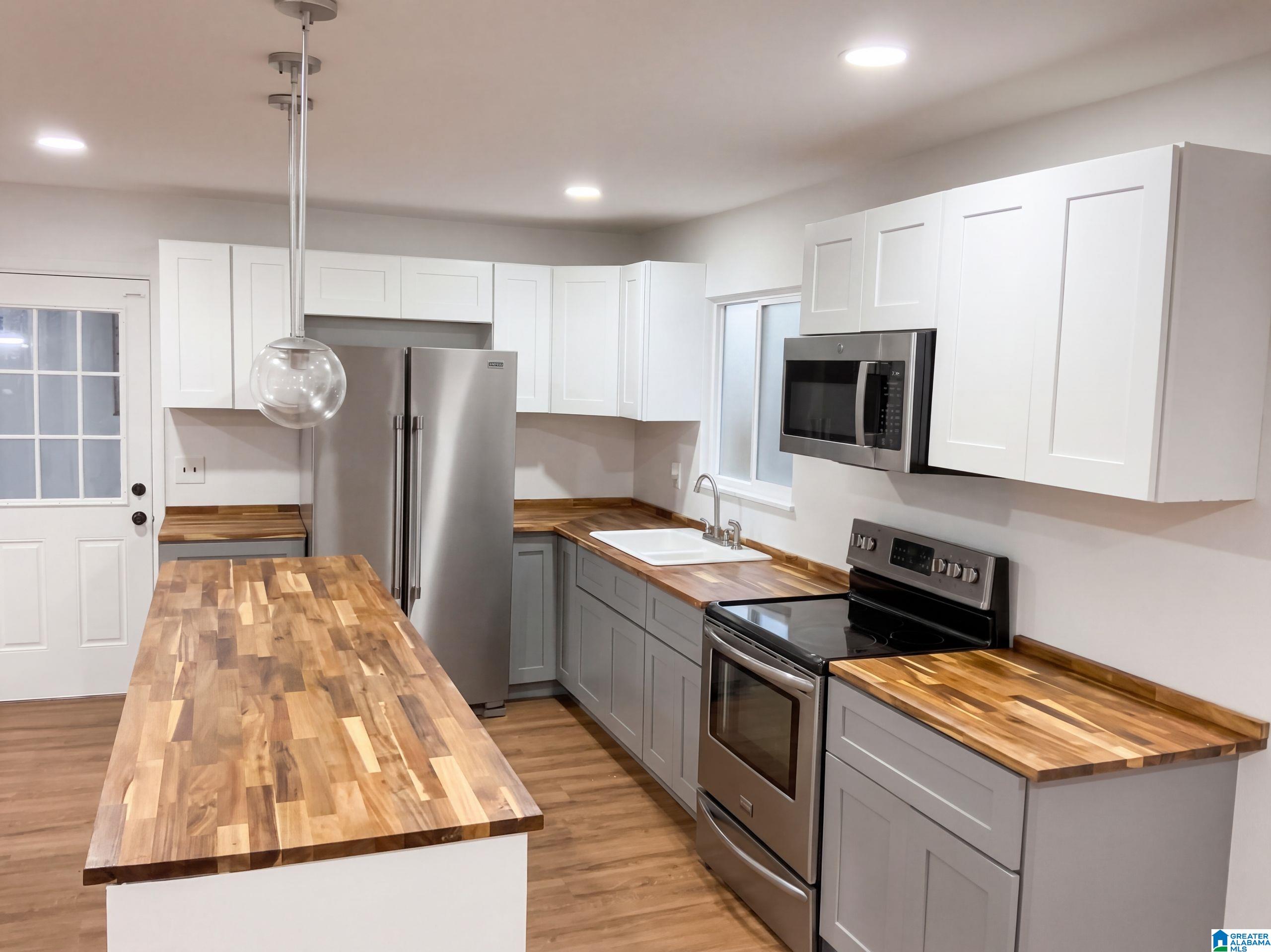 Photo 1 of Single family home for sale at 329 25th Avenue NW, Center Point, AL 35215 | MLS# 21466624 | Listing updated on 2026-10-02
