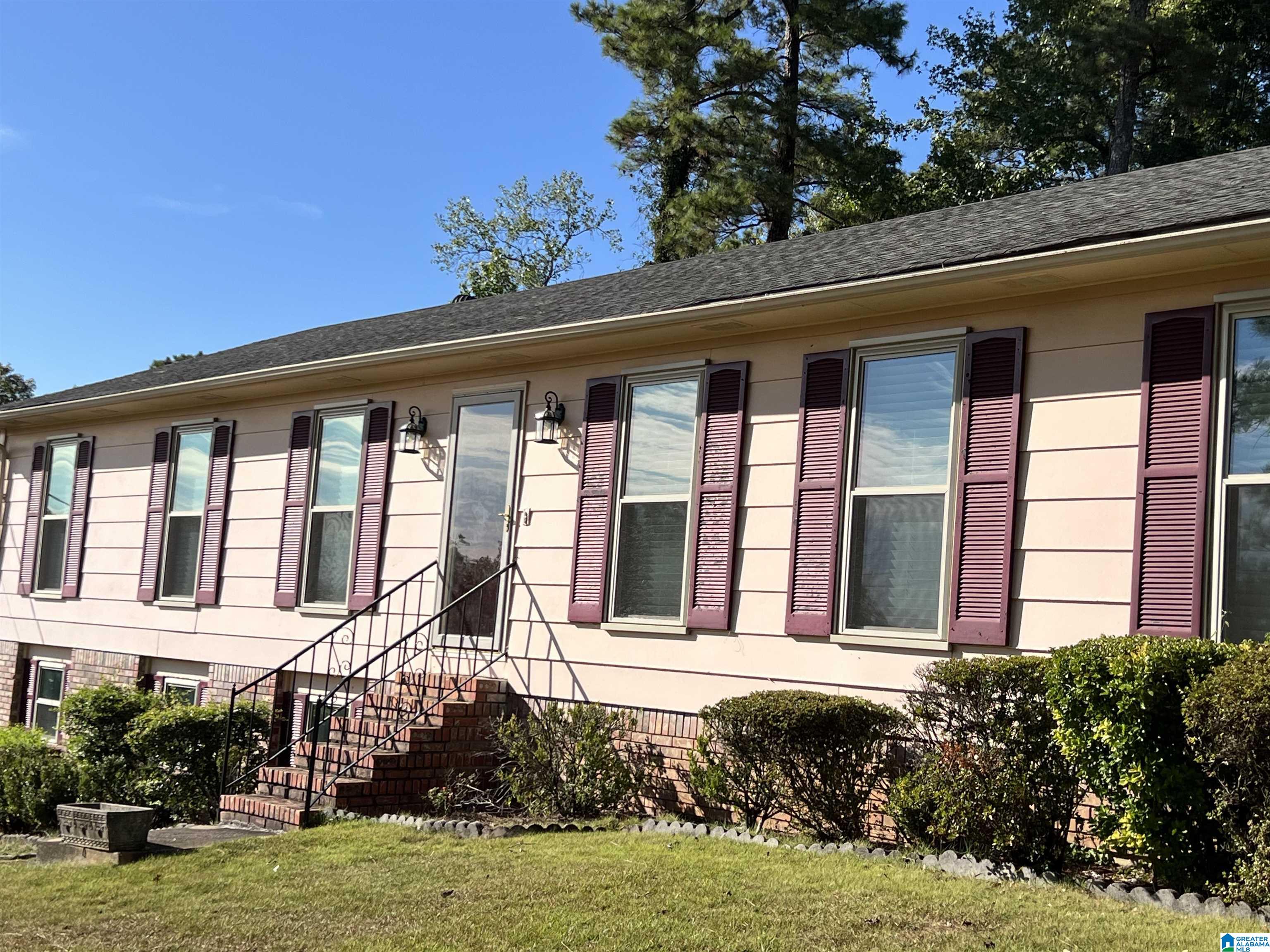 Photo 2 of Single family home for sale at 928 18th Avenue, Birmingham, AL 35215 | MLS# 21466632 | Listing updated on 2026-10-02