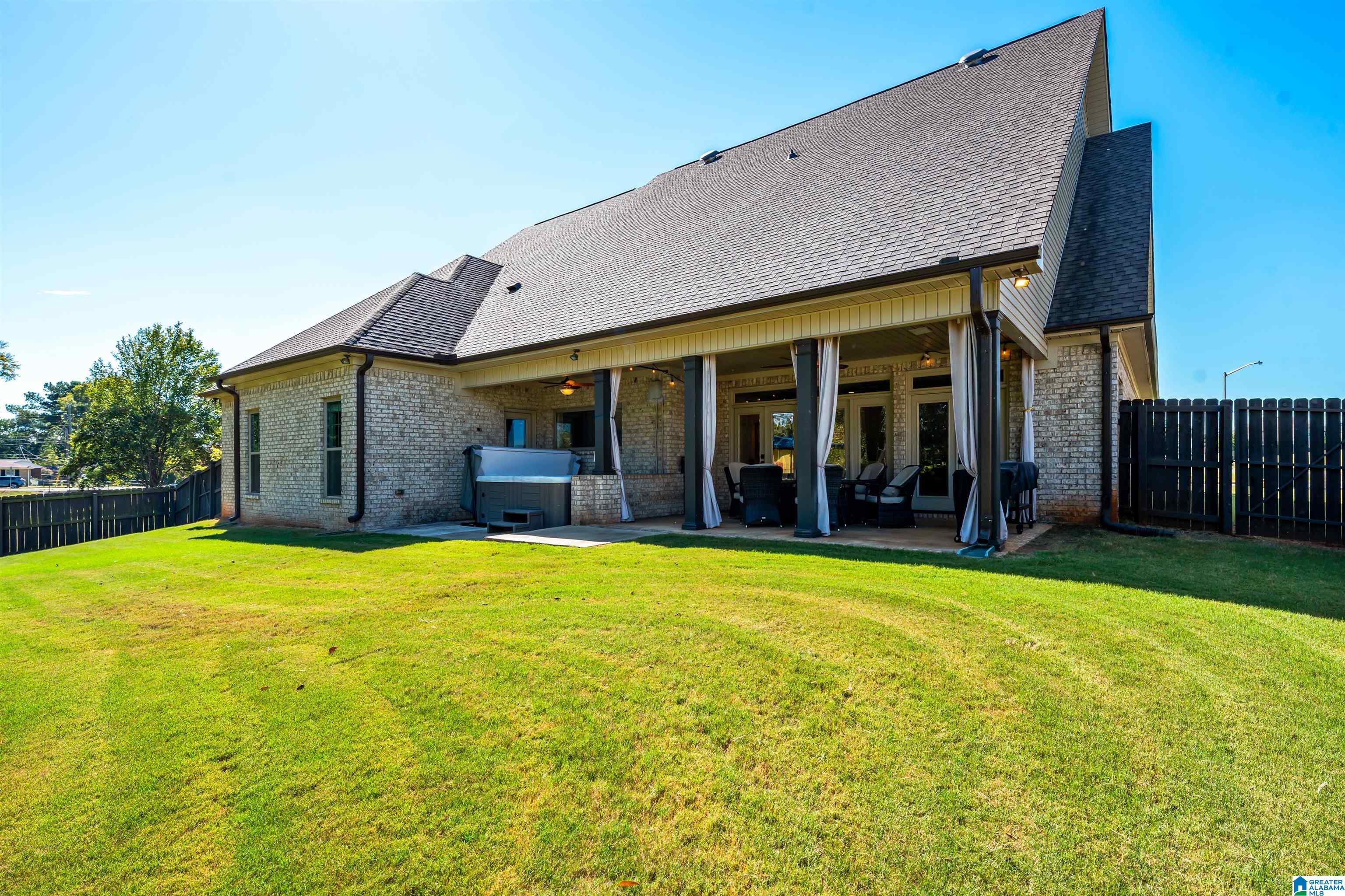 Photo 3 of Single family home for sale at 2055 Edinburgh Dr SW, Huntsville, AL 35803 | MLS# 21467040 | Listing updated on 2026-10-19