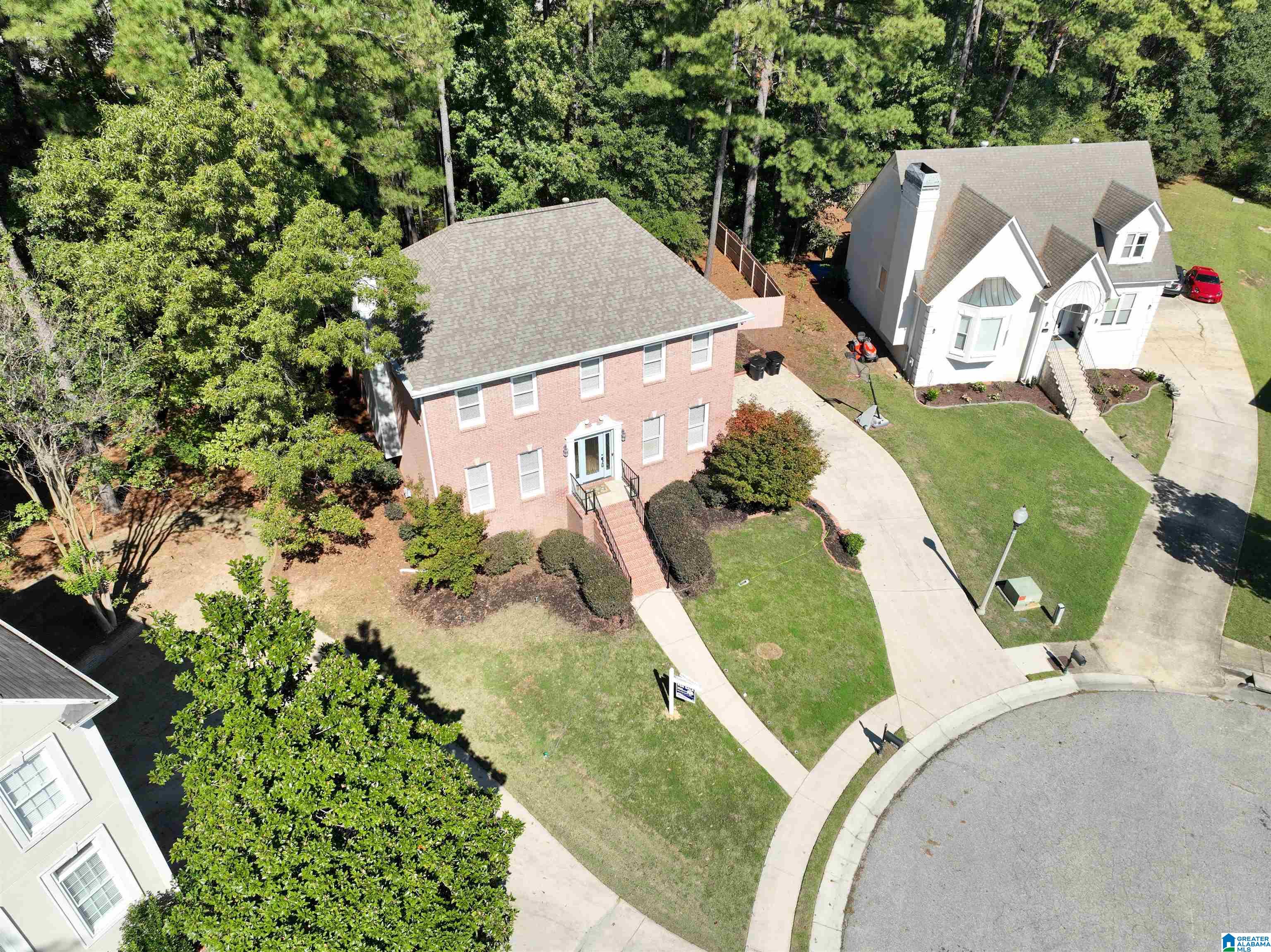 Photo 1 of Single family home for sale at 1009 Lake Shore Cir, Hoover, AL 35244 | MLS# 21467108 | Listing updated on 2026-10-15