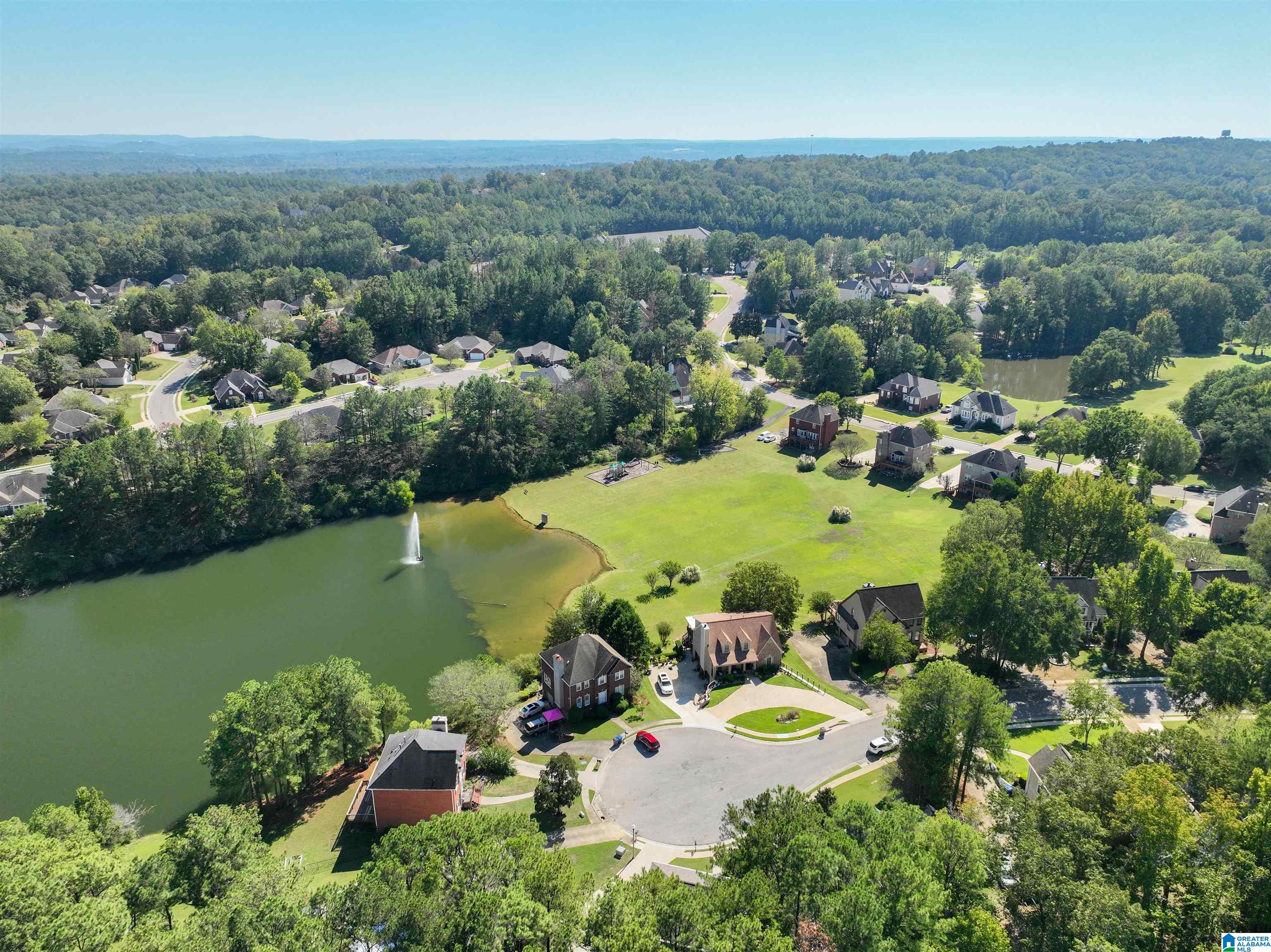 Photo 2 of Single family home for sale at 1009 Lake Shore Cir, Hoover, AL 35244 | MLS# 21467108 | Listing updated on 2026-10-15