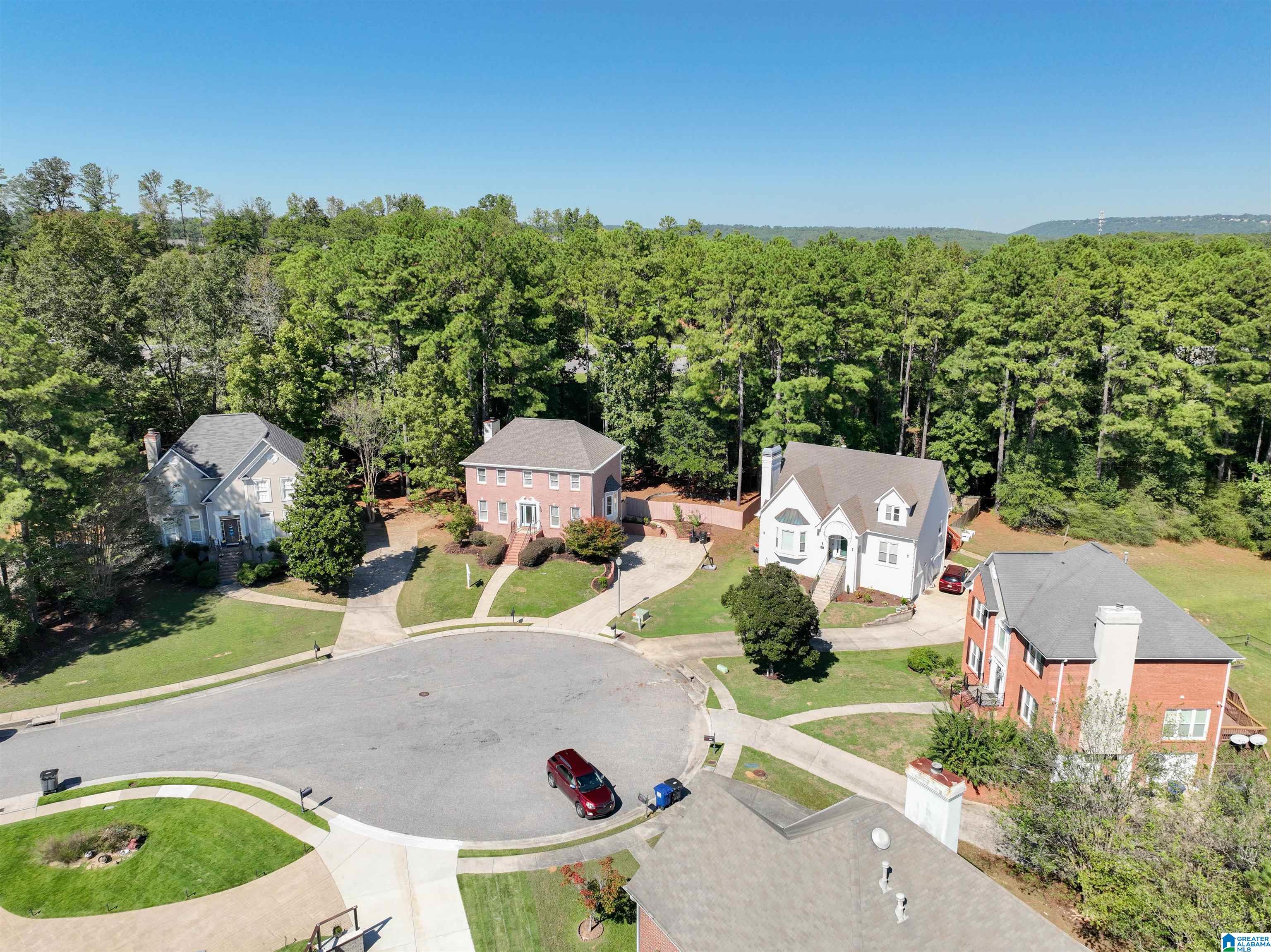 Photo 3 of Single family home for sale at 1009 Lake Shore Cir, Hoover, AL 35244 | MLS# 21467108 | Listing updated on 2026-10-15