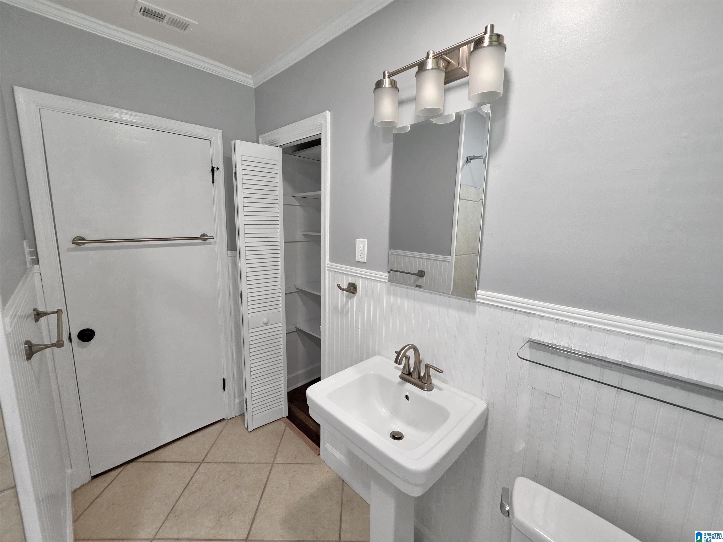 Photo 3 of Single family home for sale at 108 10th Avenue N, Birmingham, AL 35204 | MLS# 21467135 | Listing updated on 2026-10-22