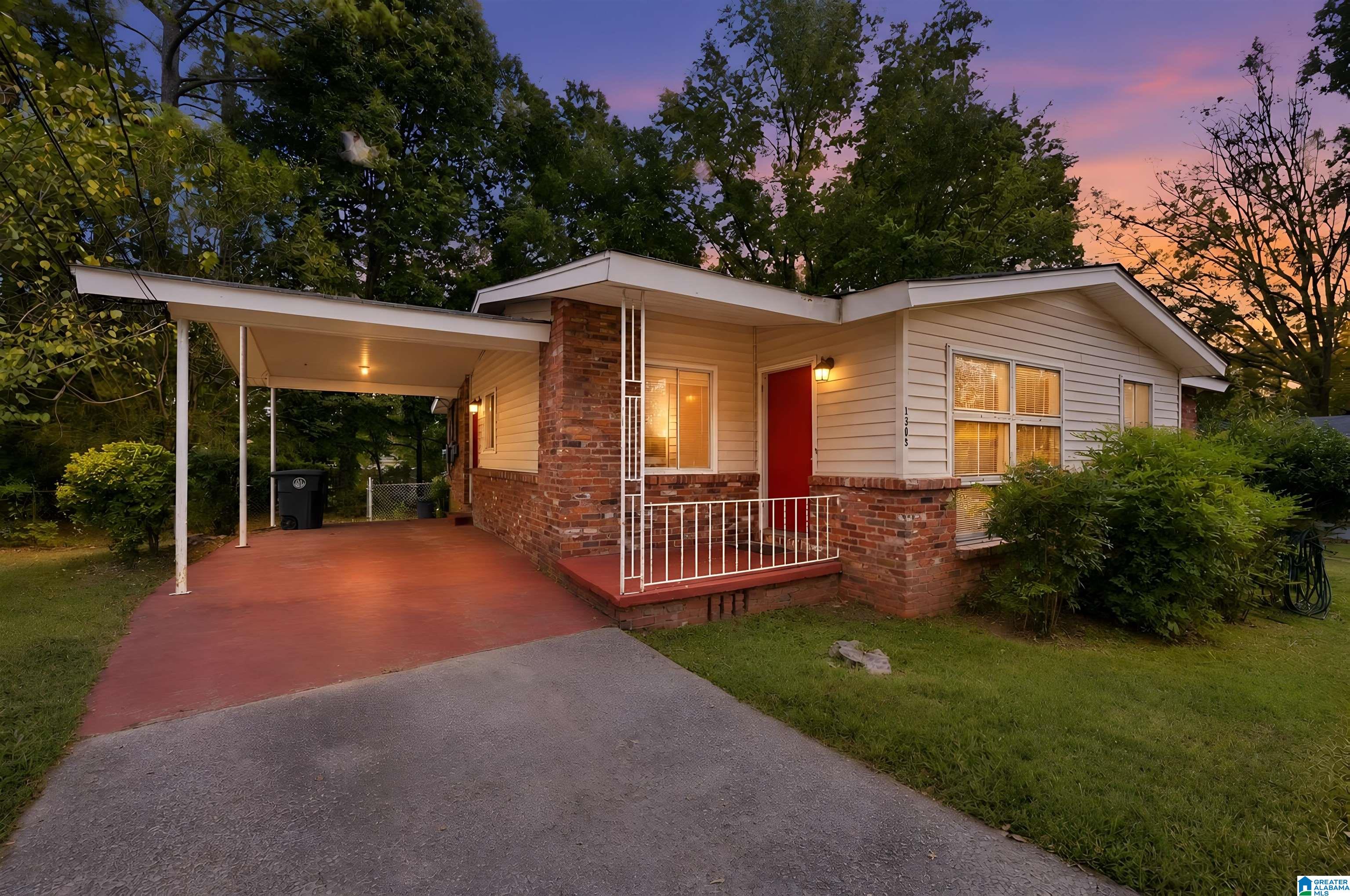 1305 HATFIELD LANE