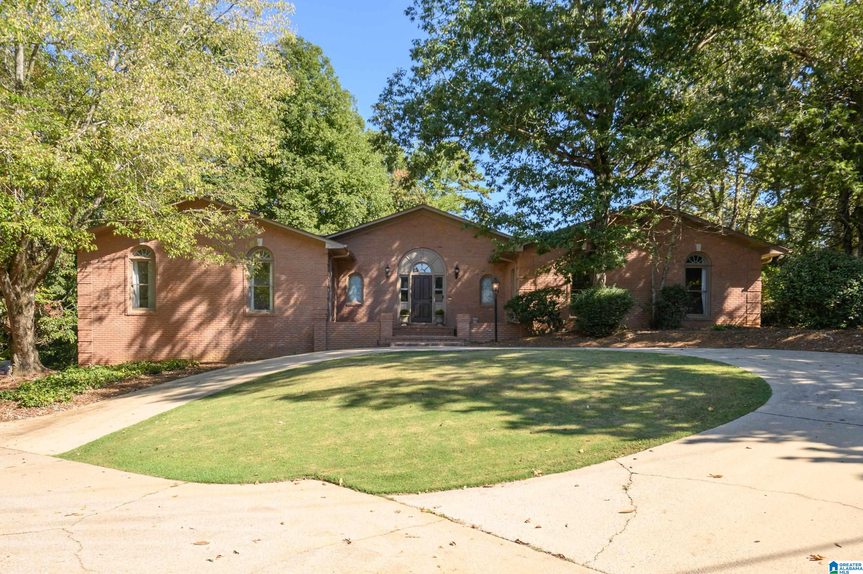 Photo 1 of Single family home for sale at 736 Heatherwood Dr, Hoover, AL 35244 | MLS# 21467296 | Listing updated on 2026-10-19